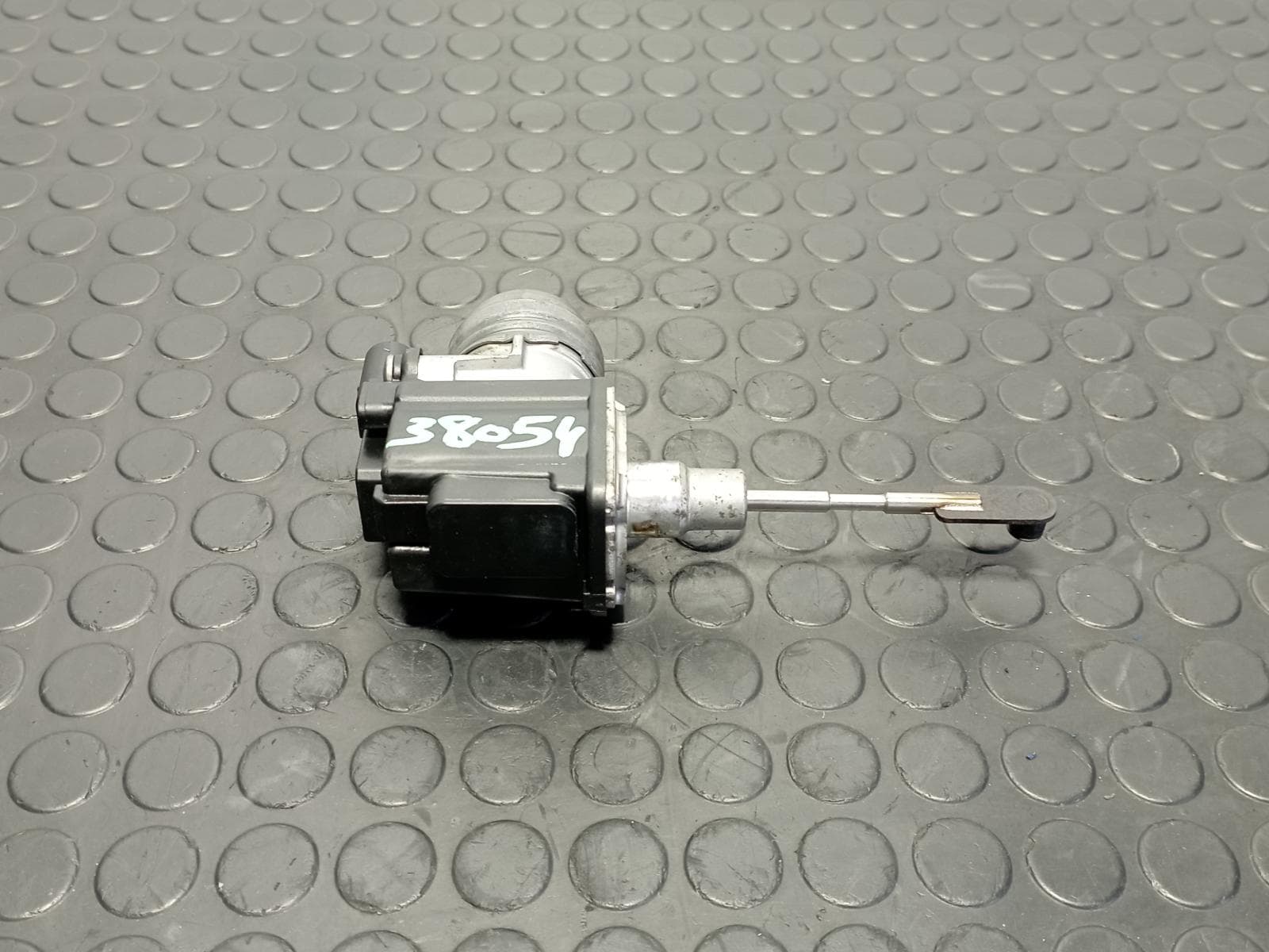Recambio de MOTOR ELECTRICO ACTUADOR para VOLKSWAGEN GOLF VII LIM. 1.2 TSI CJZ referencia OEM IAM 04E145725R - GRIS
