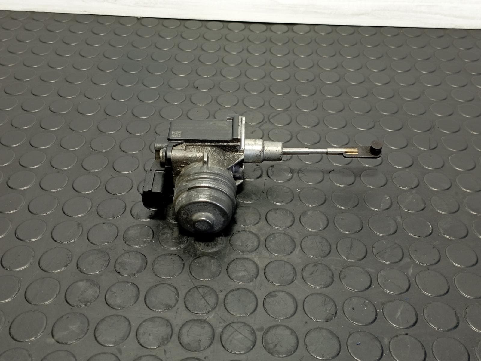 Recambio de MOTOR ELECTRICO ACTUADOR para VOLKSWAGEN GOLF VII LIM. 1.2 TSI CJZ referencia OEM IAM 04E145725R - GRIS 2