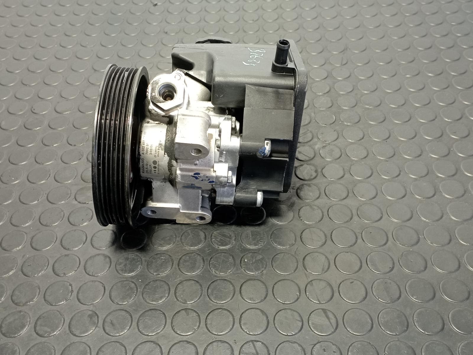 Recambio de BOMBA DIRECCION para MERCEDES-BENZ CLASE E (W211) BERLINA 3.2 CDI CAT 648961 referencia OEM IAM A0024667401 - AZUL 2