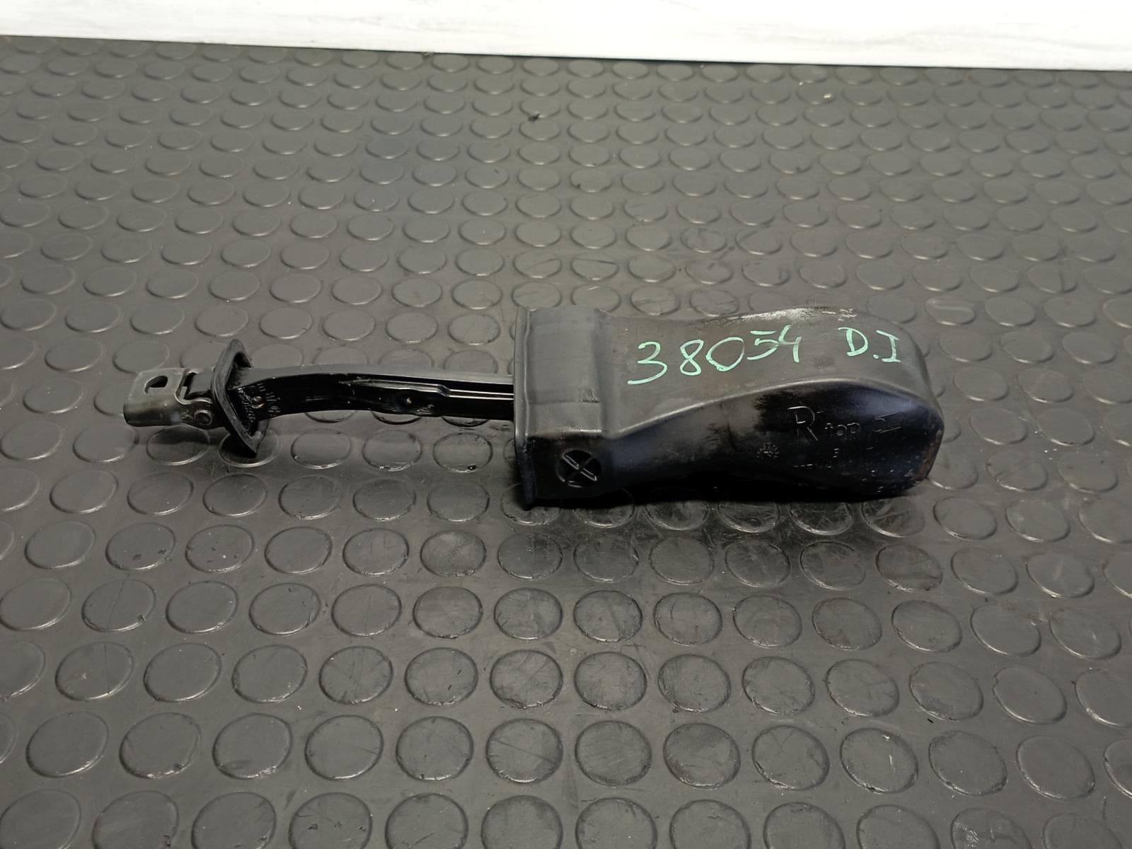 Recambio de RETENEDOR PUERTA IZQUIERDA  para VOLKSWAGEN GOLF VII LIM. 1.2 TSI CJZ referencia OEM IAM 5G0837267 - GRIS