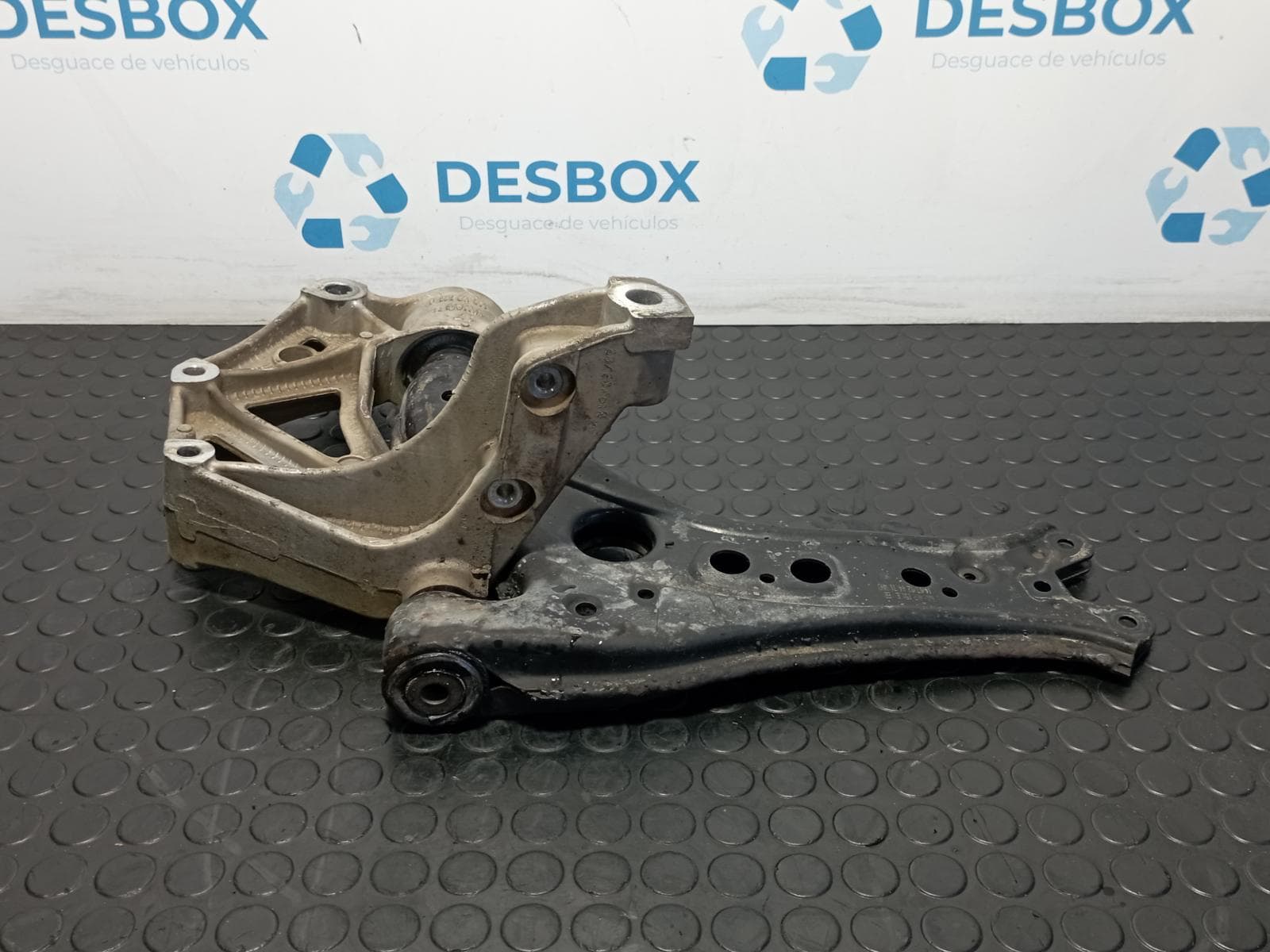 Recambio de BRAZO SUSPENSION INFERIOR DELANTERO IZQUIERDO para SEAT IBIZA (6L1) 1.9 TDI ATD referencia OEM IAM 6Q0199293D - ROJO