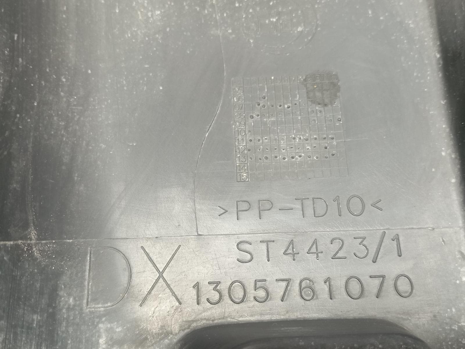 Recambio de PUNTERA PARAGOLPES TRASERA DERECHA para PEUGEOT BOXER CAJA CERR. TECHO ELEVADO (BAT.3450)(335)(2007 =>) HDi (335) 4H03 referencia OEM IAM 1305761070 - BLANCO 4
