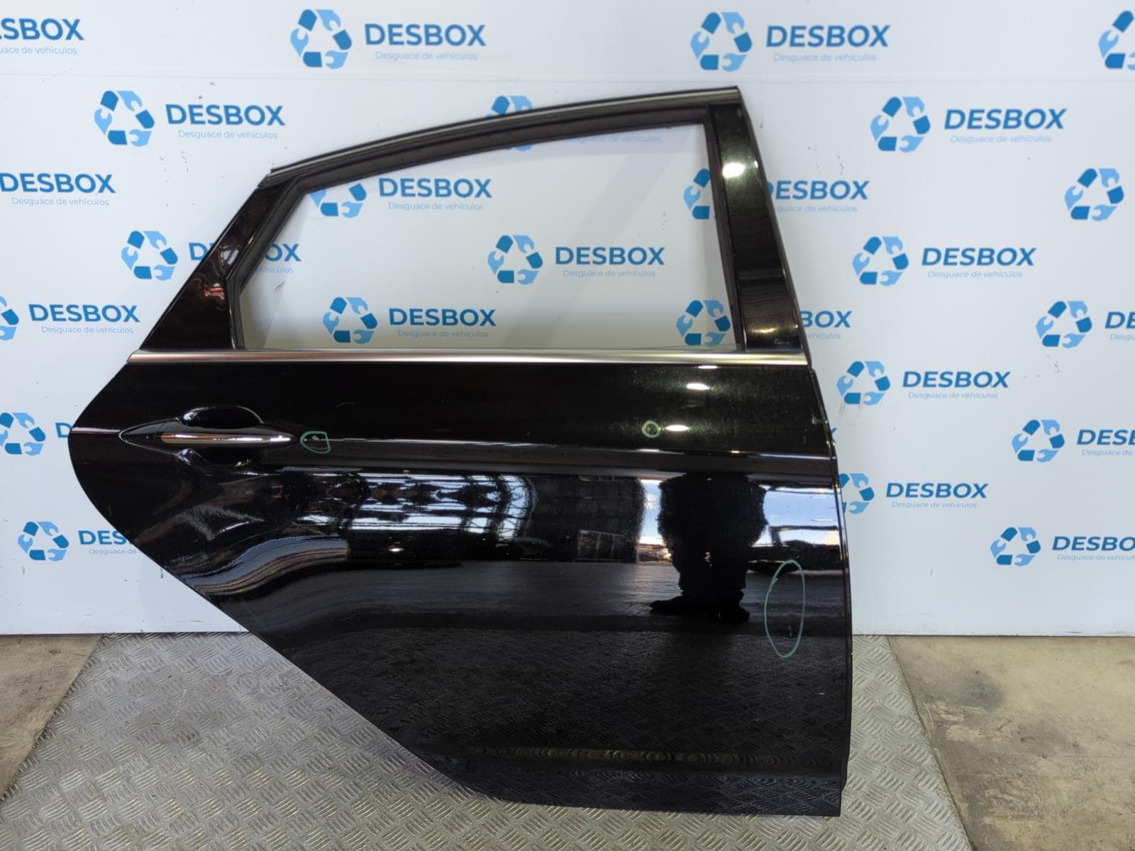 Recambio de PUERTA TRASERA DERECHA para HYUNDAI I40 1.6 CRDI D4FD - NEGRO