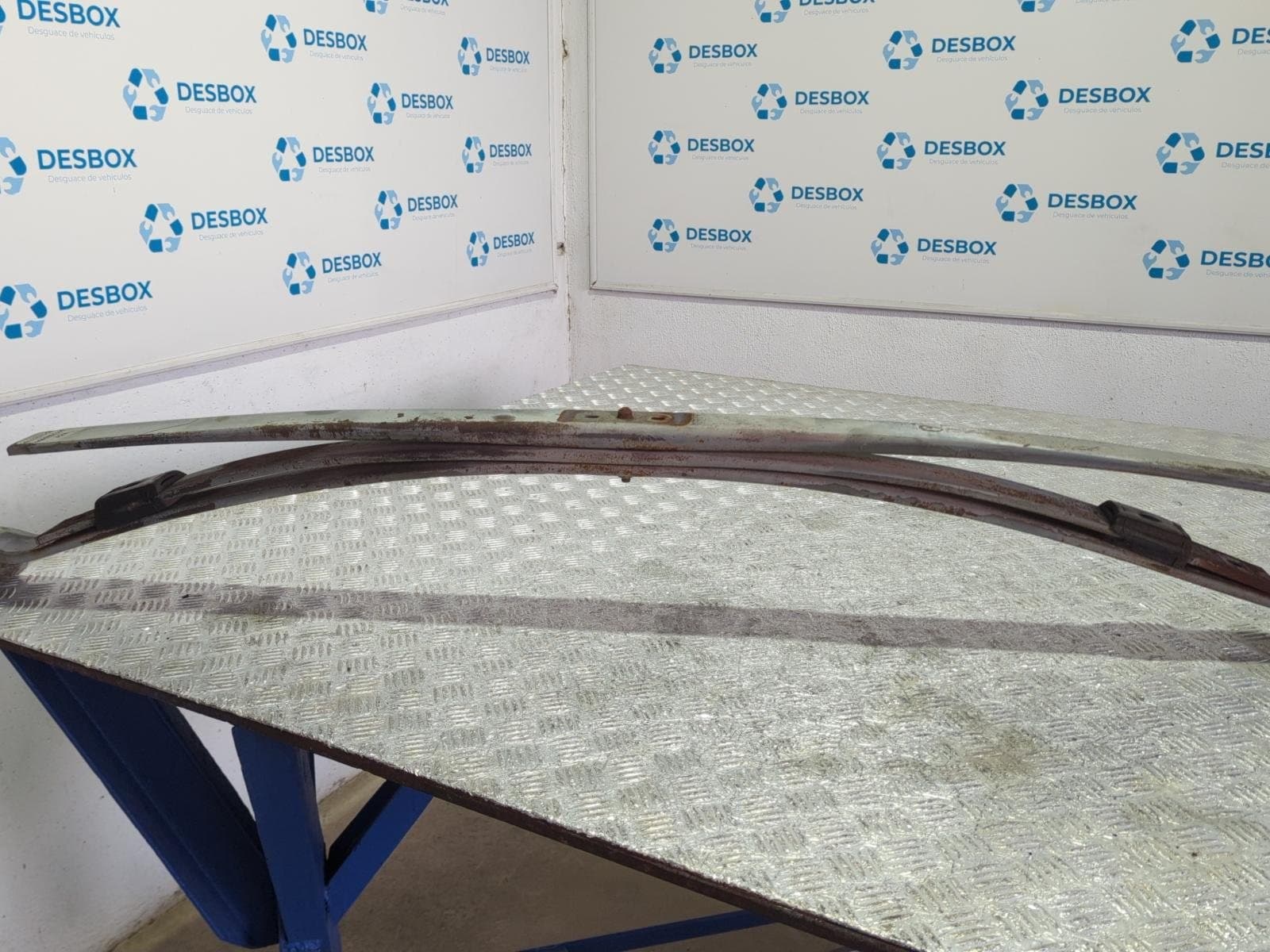 Recambio de BALLESTA TRASERA para MERCEDES-BENZ SPRINTER 02.00 -> CAJA ABIERTA 2.2 CDI 611981 referencia OEM IAM 9043201606 - BLANCO