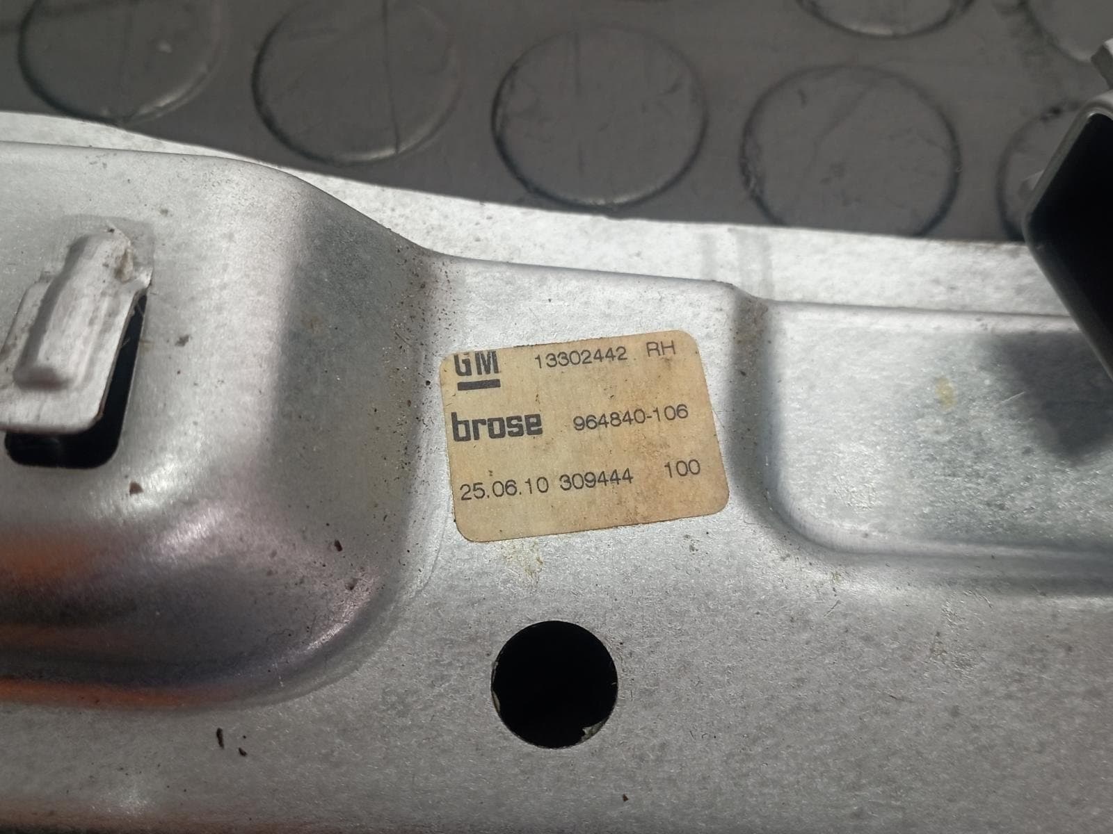 Recambio de ELEVALUNAS TRASERO DERECHO para OPEL INSIGNIA BERLINA 2.0 CDTI A20DTH referencia OEM IAM 964840106 - NEGRO 2