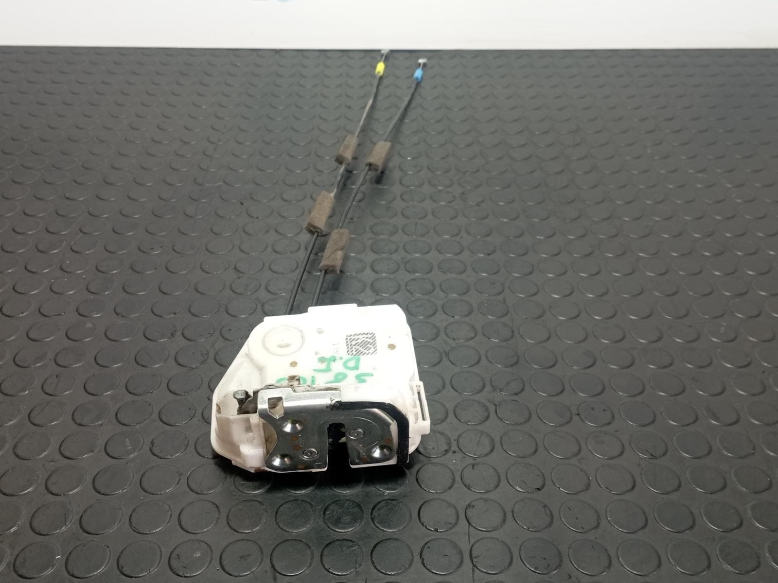 Recambio de CERRADURA PUERTA DELANTERA IZQUIERDA para MITSUBISHI SPACE STAR (A00) 1.2 3A92 referencia OEM IAM  5715A669S - BLANCO
