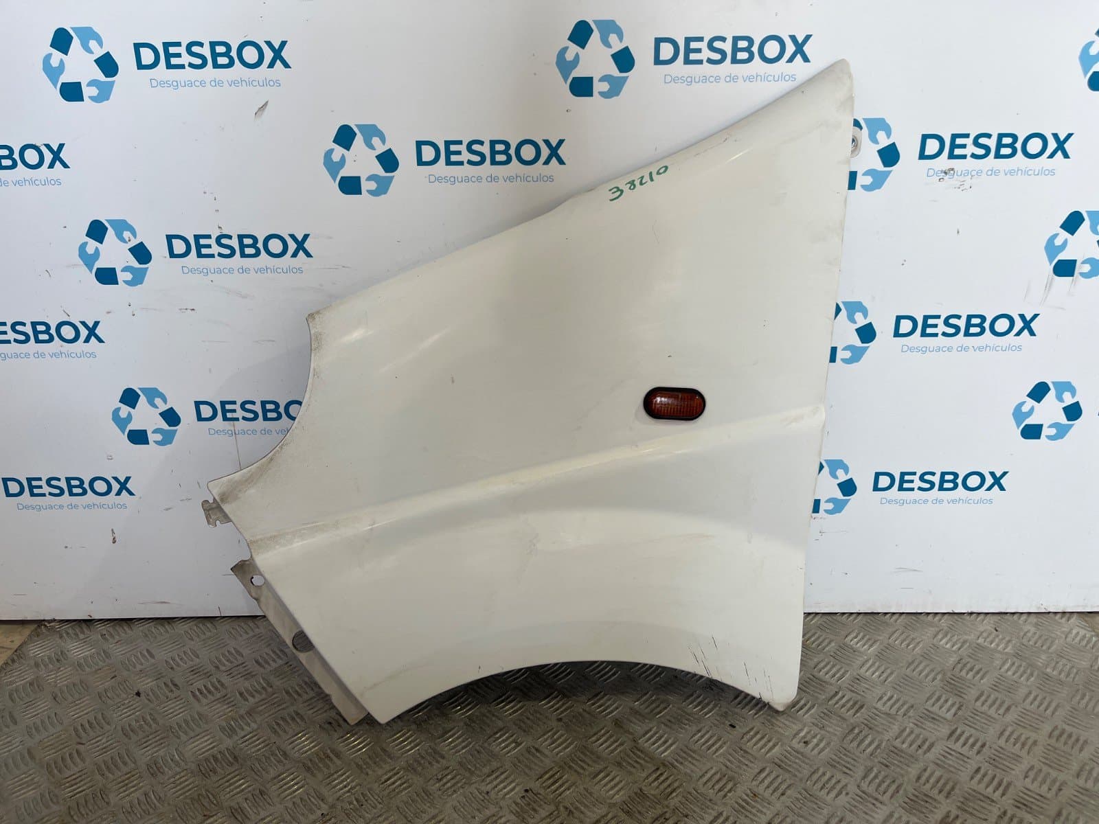 Recambio de ALETA DELANTERA IZQUIERDA para RENAULT TRAFIC II Furgoneta 1.9 DCI 100 (FL0C, FL0K, FL0B) F9Q760 - BLANCO