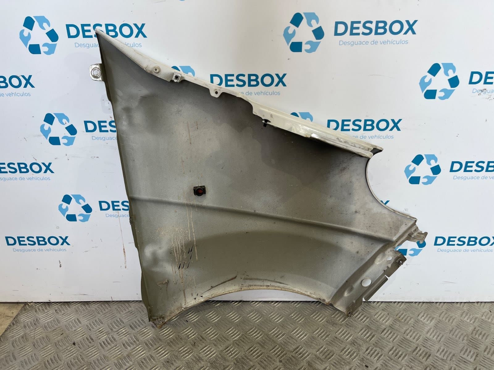 Recambio de ALETA DELANTERA IZQUIERDA para RENAULT TRAFIC II Furgoneta 1.9 DCI 100 (FL0C, FL0K, FL0B) F9Q760 - BLANCO 2