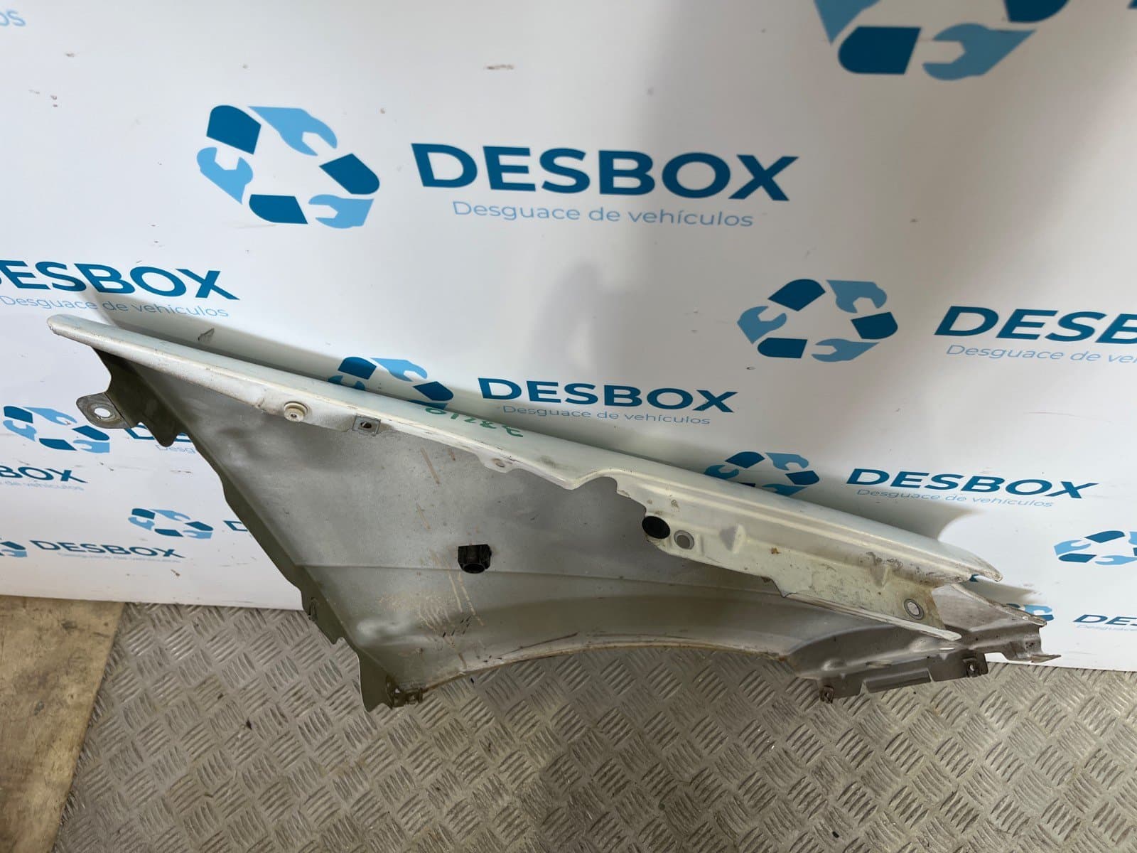 Recambio de ALETA DELANTERA IZQUIERDA para RENAULT TRAFIC II Furgoneta 1.9 DCI 100 (FL0C, FL0K, FL0B) F9Q760 - BLANCO 3