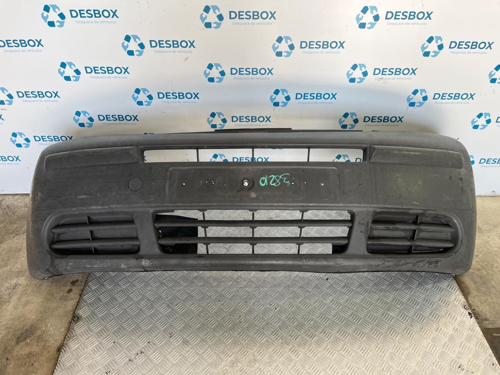 Recambio de PARAGOLPES DELANTERO para RENAULT TRAFIC II Furgoneta 1.9 DCI 100 (FL0C, FL0K, FL0B) F9Q760 - BLANCO