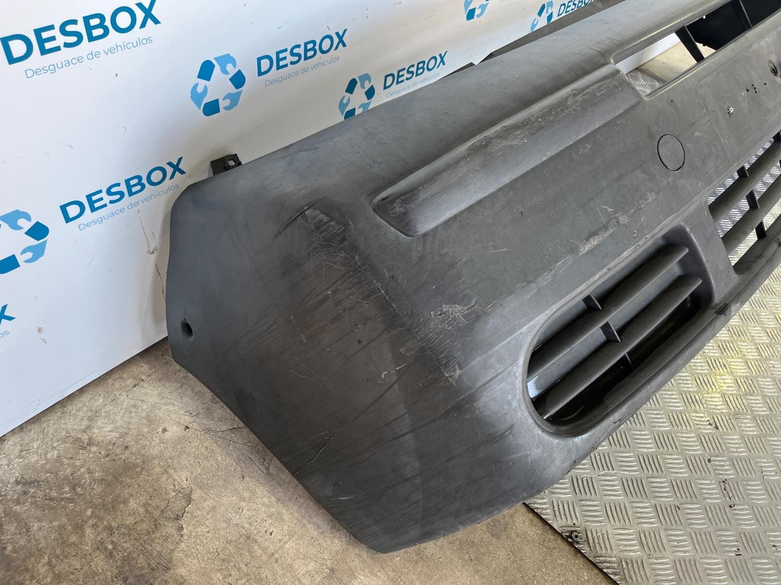 Recambio de PARAGOLPES DELANTERO para RENAULT TRAFIC II Furgoneta 1.9 DCI 100 (FL0C, FL0K, FL0B) F9Q760 - BLANCO 2