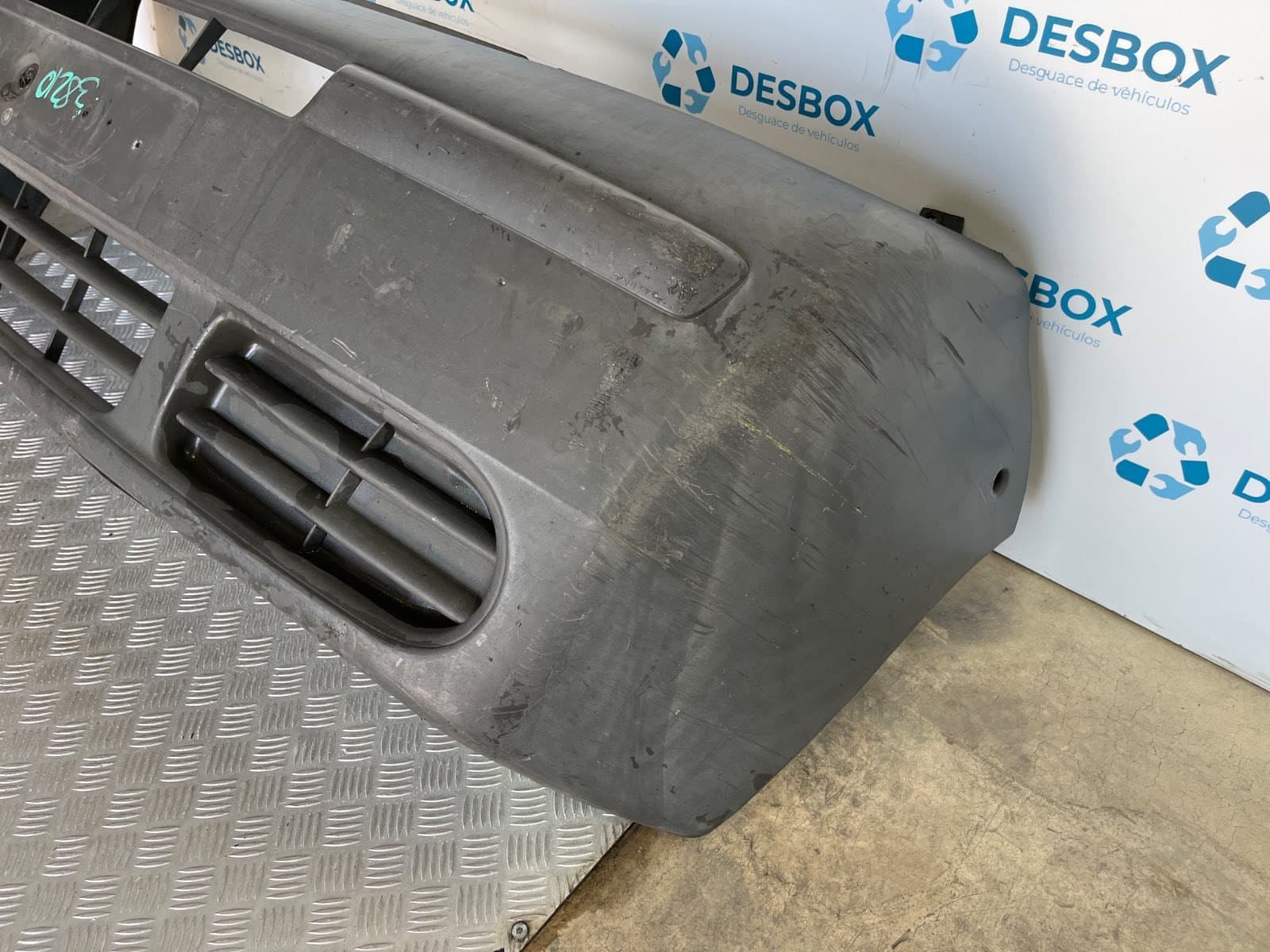 Recambio de PARAGOLPES DELANTERO para RENAULT TRAFIC II Furgoneta 1.9 DCI 100 (FL0C, FL0K, FL0B) F9Q760 - BLANCO 4
