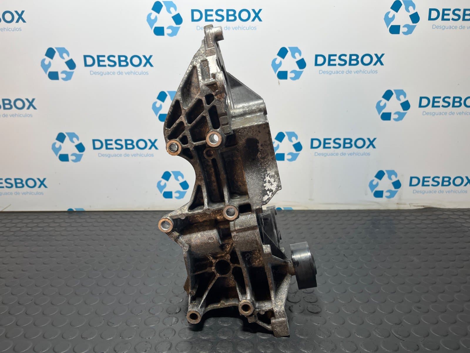 Recambio de SOPORTE ALTERNADOR para AUDI Q5 (8R) CAG referencia OEM IAM 03L903143H 3