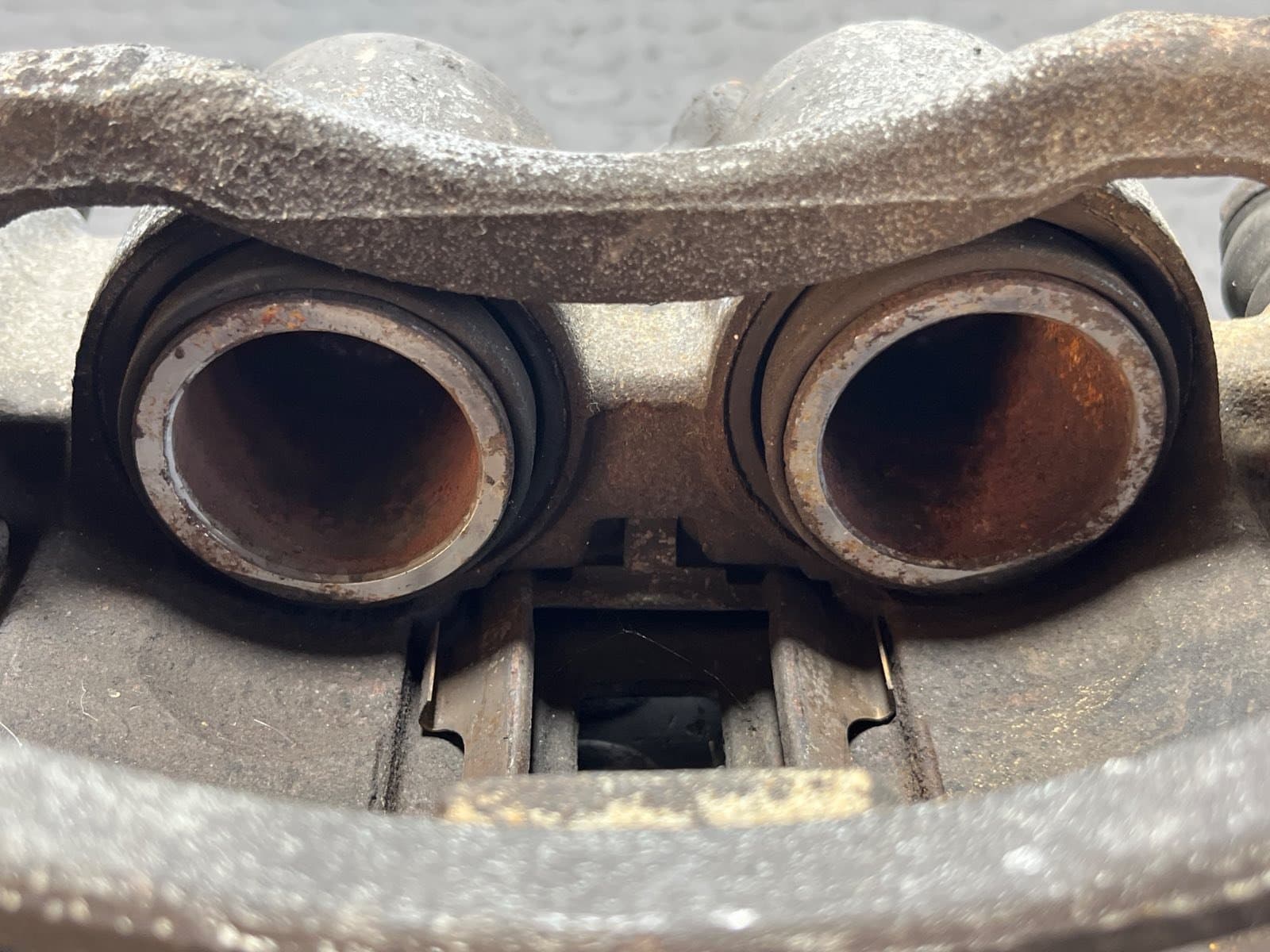 Recambio de PINZA DE FRENO TRASERA DERECHA para MERCEDES-BENZ SPRINTER 02.00 -> CAJA ABIERTA 2.2 CDI 611981 referencia OEM IAM BOSCH RE22 - BLANCO 5