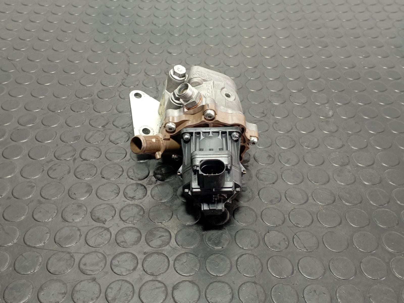 Recambio de VALVULA EGR para IVECO DAILY VI Caja/Chasis 33S15, 35S15, 35C15 F1AFL411C referencia OEM IAM 5802531805 - BLANCO 4