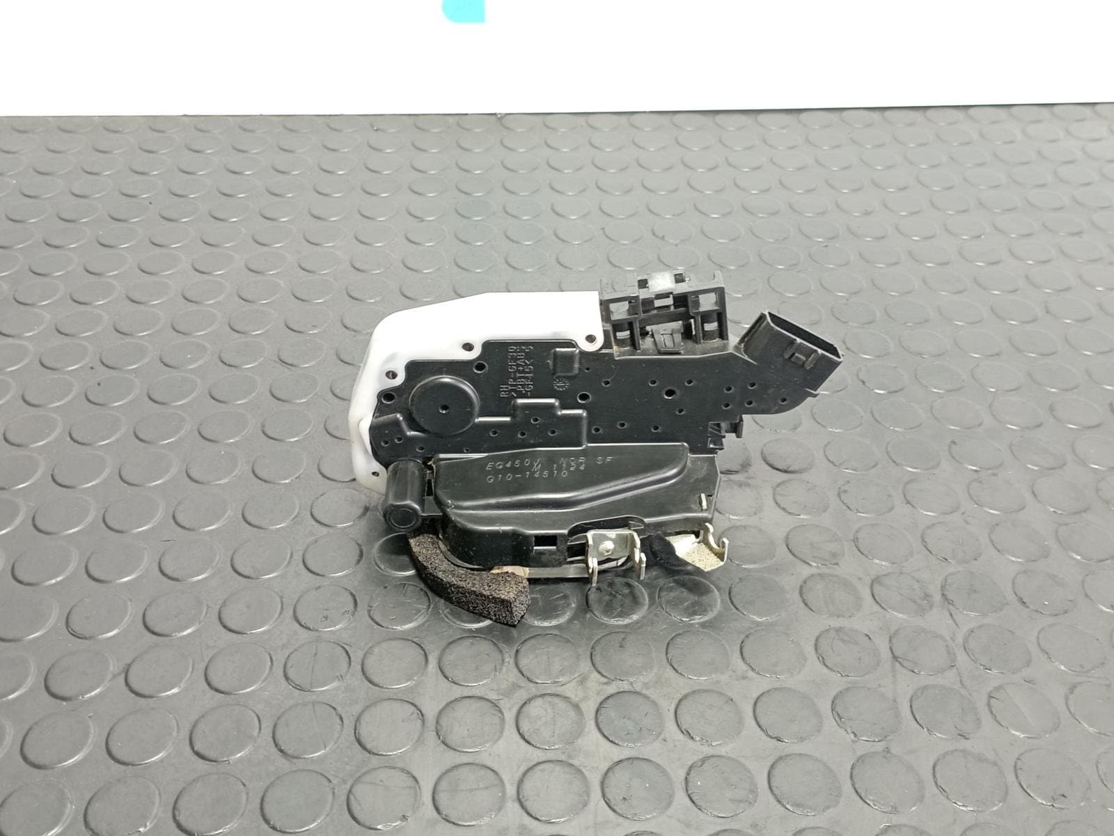 Recambio de CERRADURA PUERTA TRASERA DERECHA para NISSAN JUKE (F15) 1.6 HR16DE referencia OEM IAM 825011KA2A - GRIS