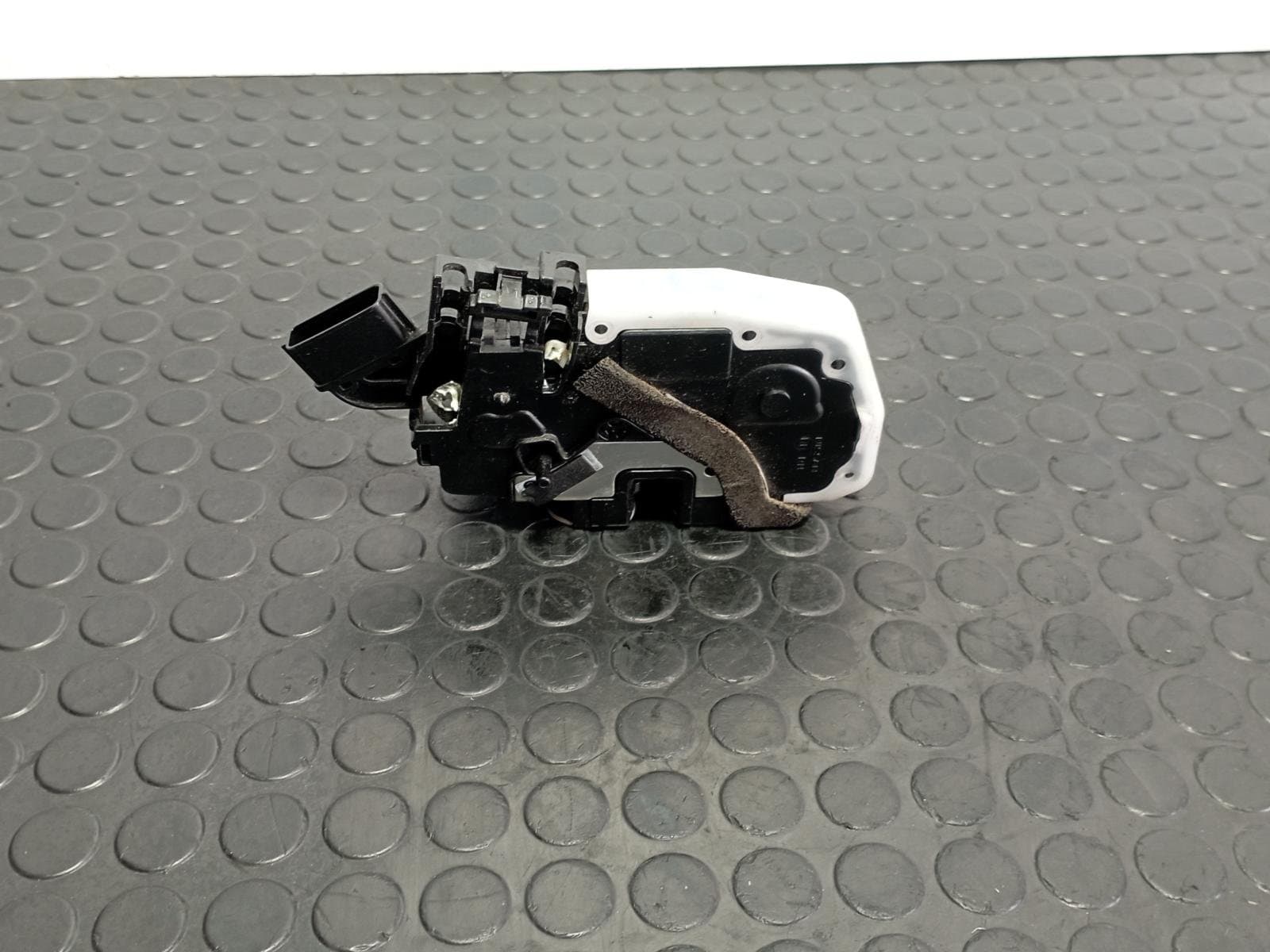 Recambio de CERRADURA PUERTA TRASERA DERECHA para NISSAN JUKE (F15) 1.6 HR16DE referencia OEM IAM 825011KA2A - GRIS 2