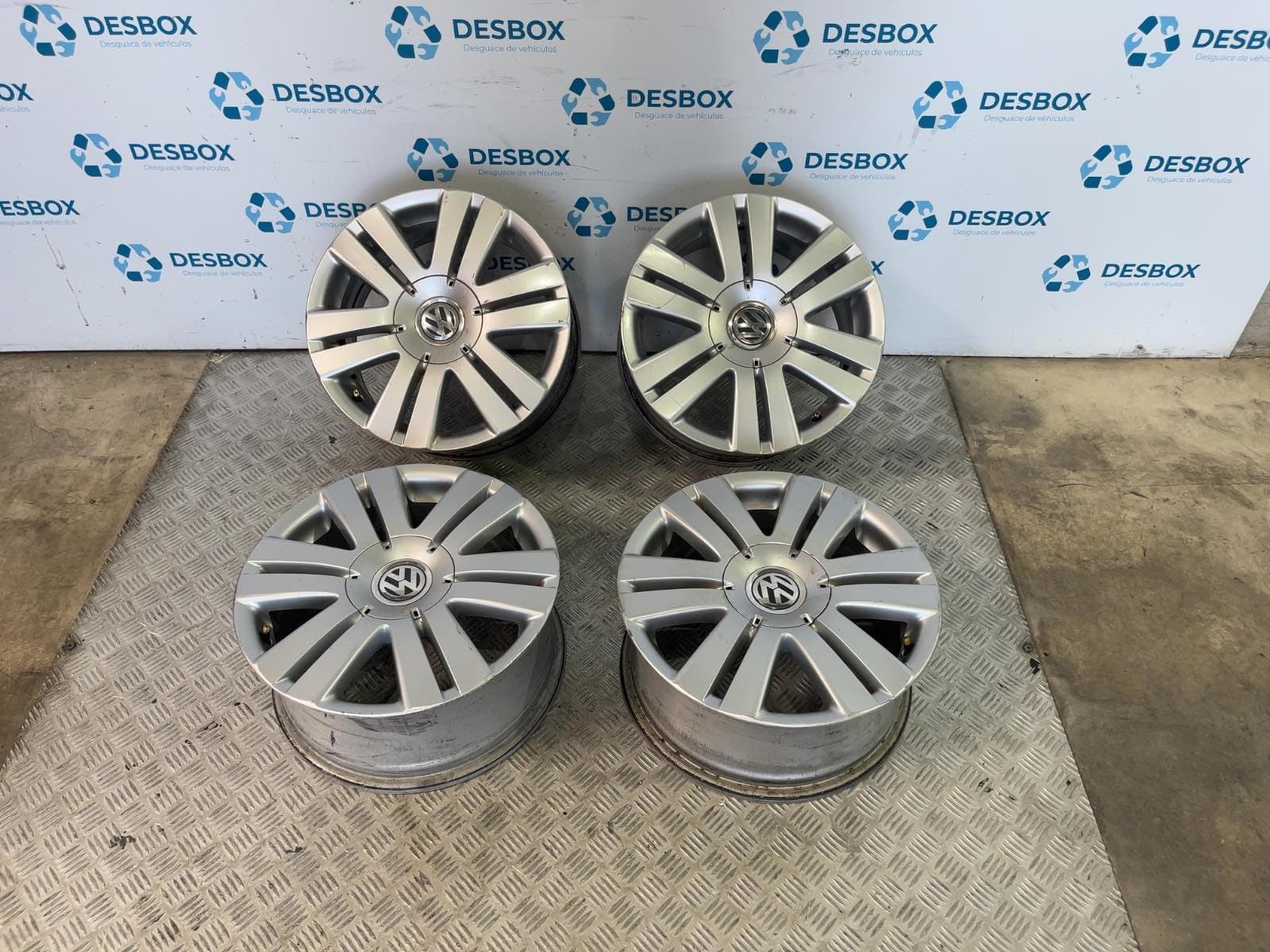 Recambio de JUEGO LLANTAS para VOLKSWAGEN PASSAT VARIANT (3C5) 2.0 TDI BMR referencia OEM IAM 3C0601025AF - NEGRO