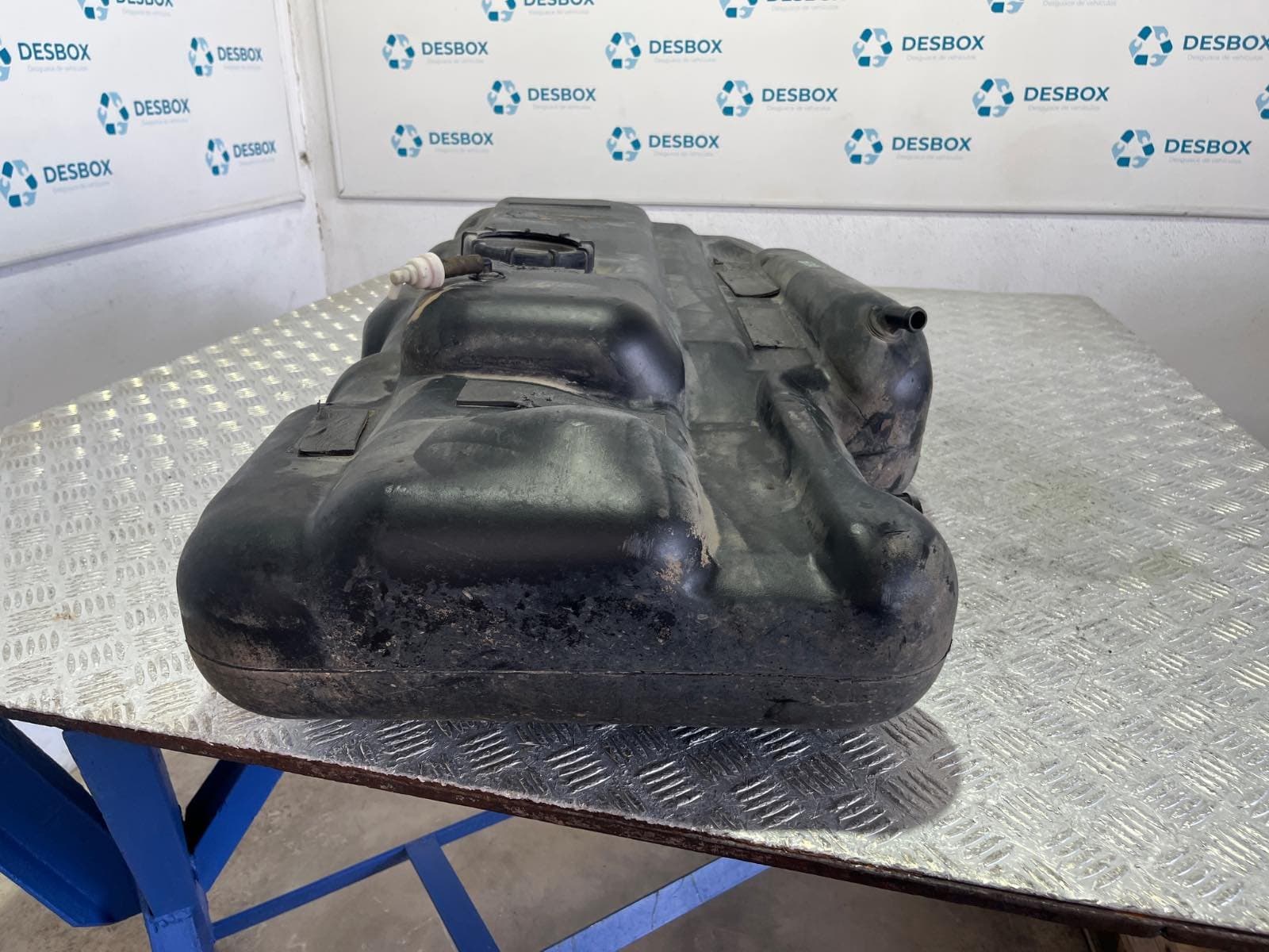 Recambio de DEPOSITO COMBUSTIBLE para VOLKSWAGEN LT CAJA CERRADA / COMBI (MOD. 1997) FURGON 2.8 TDI ATA referencia OEM IAM A9014711998 - BLANCO 3