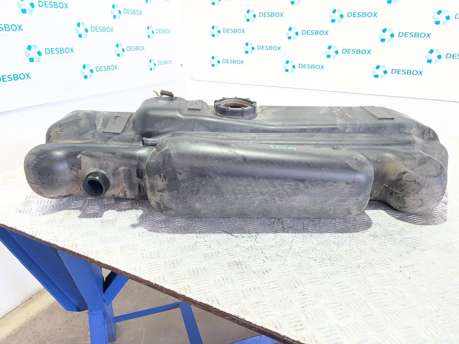 Recambio de DEPOSITO COMBUSTIBLE para VOLKSWAGEN LT CAJA CERRADA / COMBI (MOD. 1997) FURGON 2.8 TDI ATA referencia OEM IAM A9014711998 - BLANCO 4