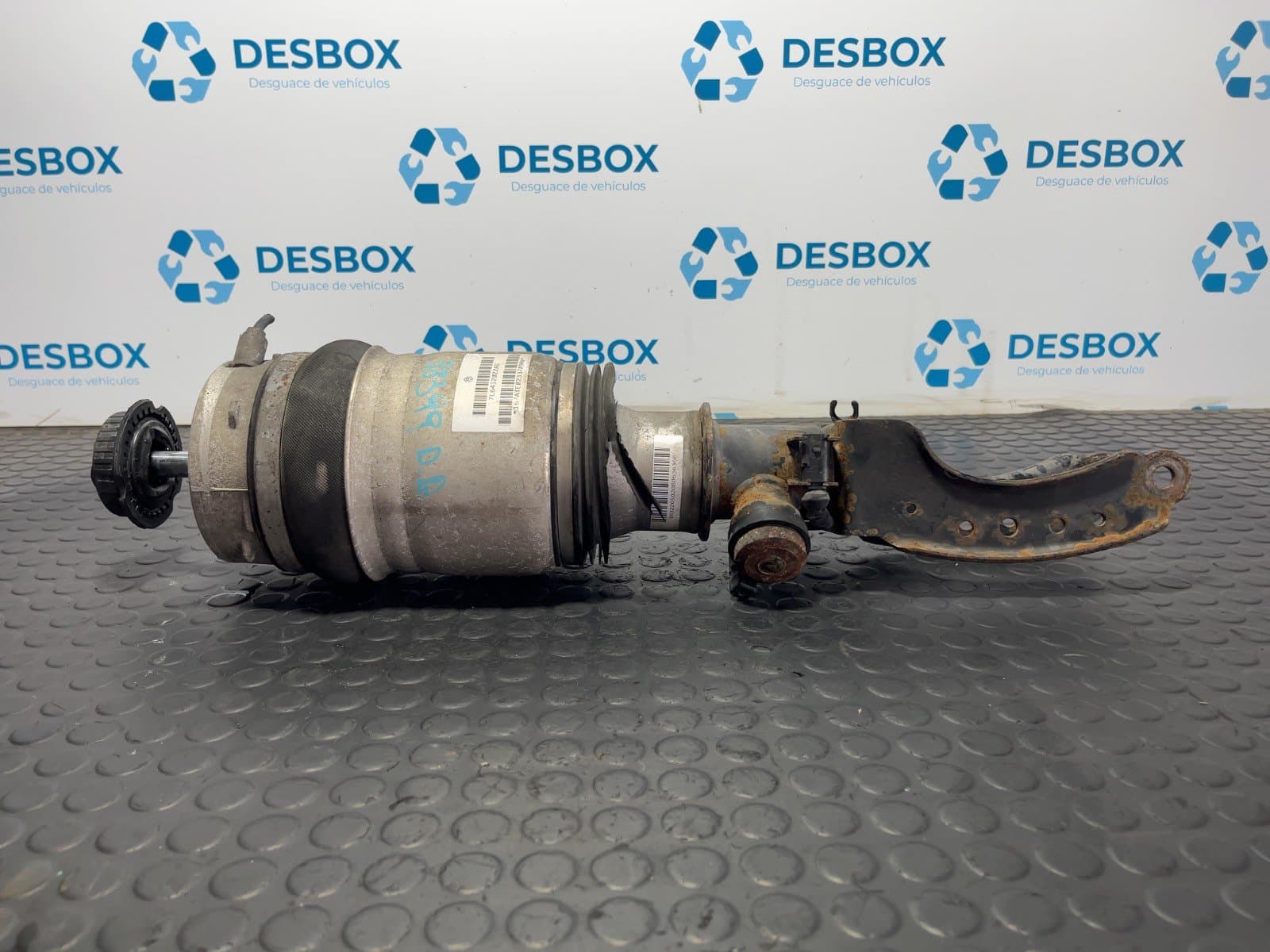 Recambio de AMORTIGUADOR DELANTERO DERECHO para VOLKSWAGEN TOUAREG (7LA) 5.0 V10 AYH referencia OEM IAM 7L6412022AG - NEGRO