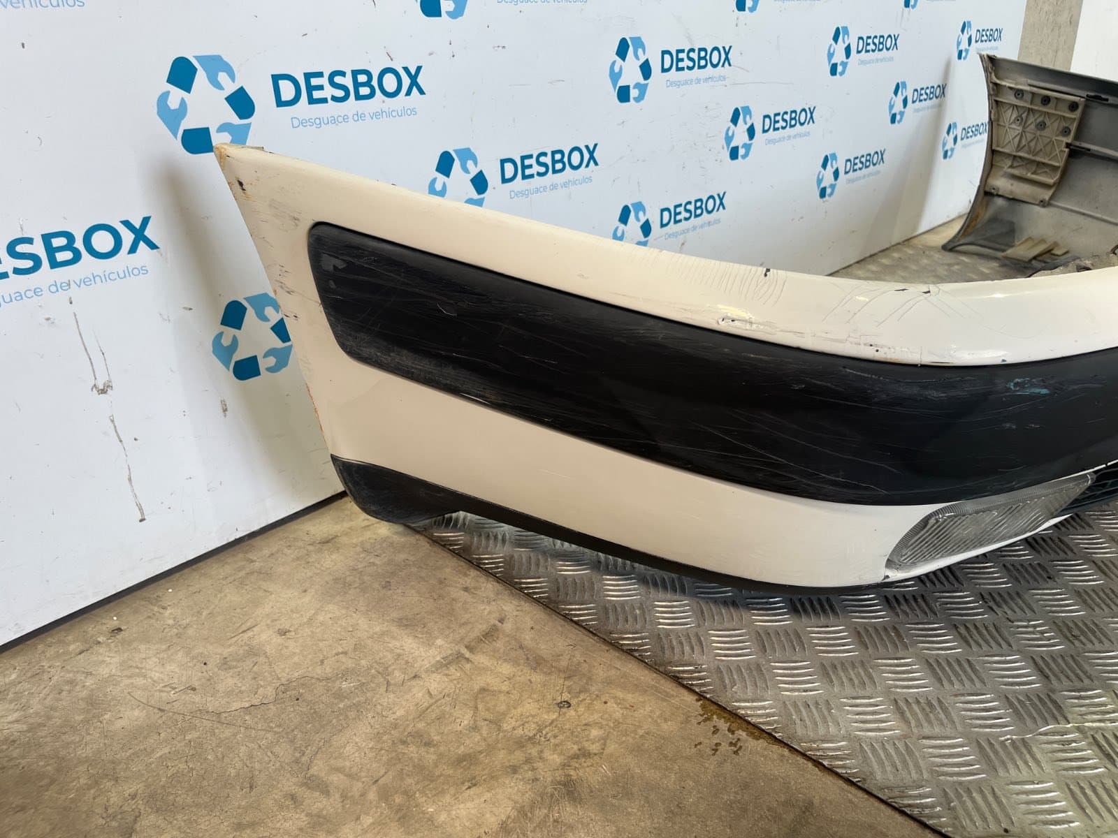 Recambio de PARAGOLPES DELANTERO para AUDI 100 C4 Sedán 2.3 INY AAR - BLANCO 2