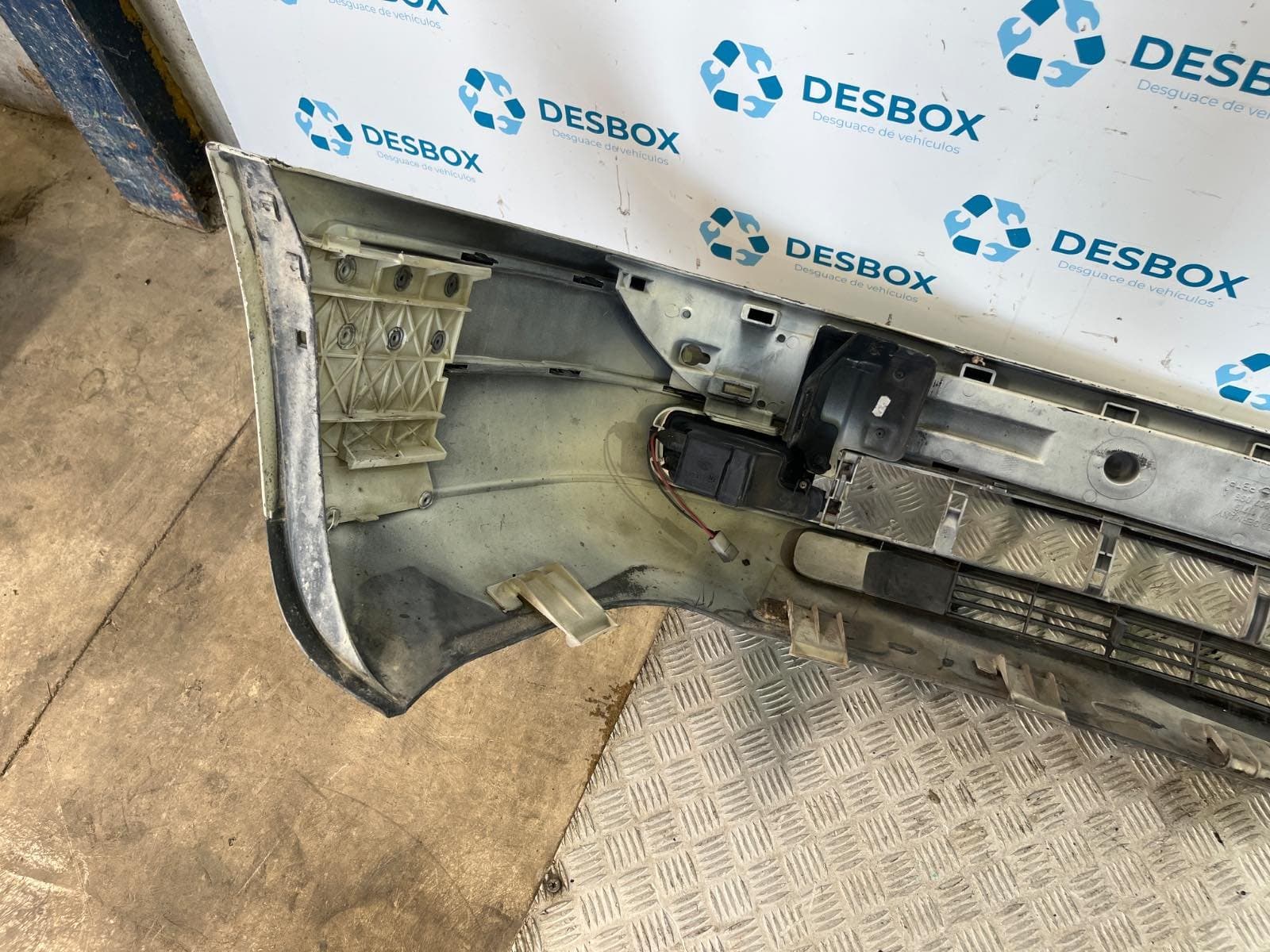 Recambio de PARAGOLPES DELANTERO para AUDI 100 C4 Sedán 2.3 INY AAR - BLANCO 6