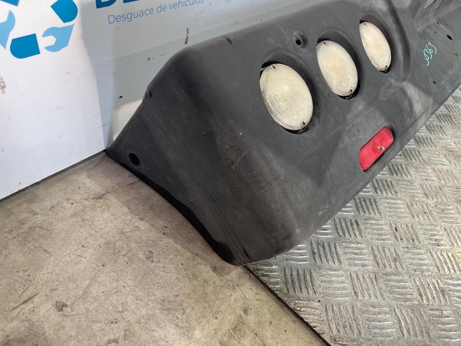 Recambio de PARAGOLPES TRASERO para PIAGGIO (VESPA) PORTER Caja/Chasis ELECTRIC 96V - BLANCO 2