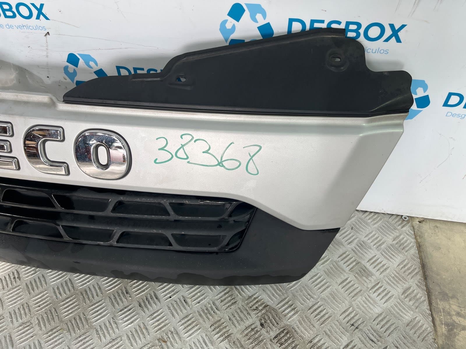 Recambio de REJILLA DELANTERA para IVECO DAILY VI Caja/Chasis 33S15, 35S15, 35C15 F1AFL411C referencia OEM IAM 5801342732KZ - BLANCO 3