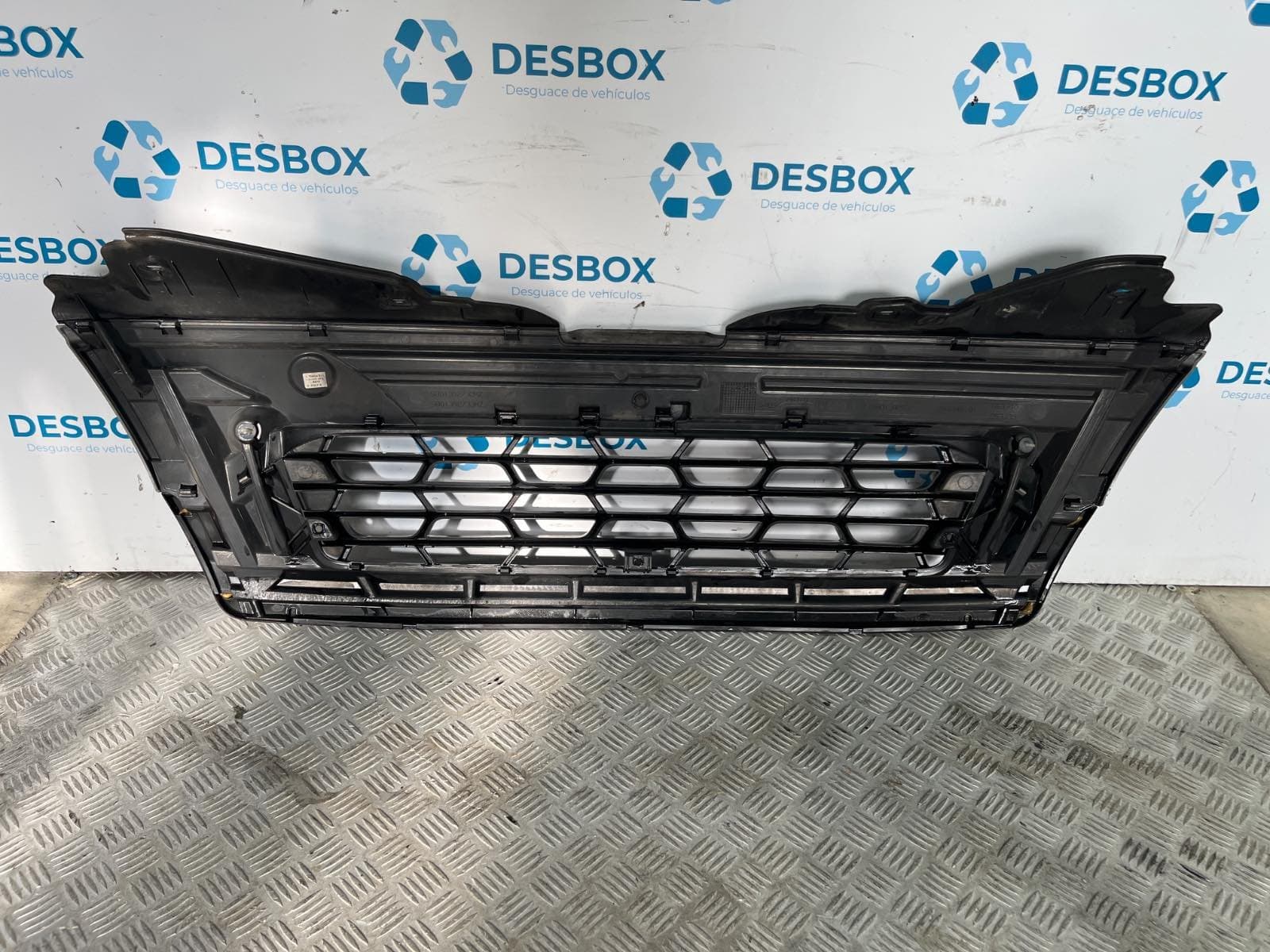 Recambio de REJILLA DELANTERA para IVECO DAILY VI Caja/Chasis 33S15, 35S15, 35C15 F1AFL411C referencia OEM IAM 5801342732KZ - BLANCO 4