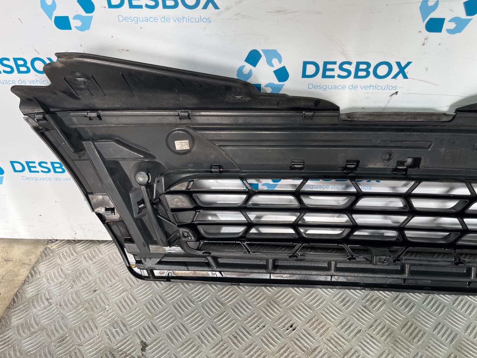Recambio de REJILLA DELANTERA para IVECO DAILY VI Caja/Chasis 33S15, 35S15, 35C15 F1AFL411C referencia OEM IAM 5801342732KZ - BLANCO 5
