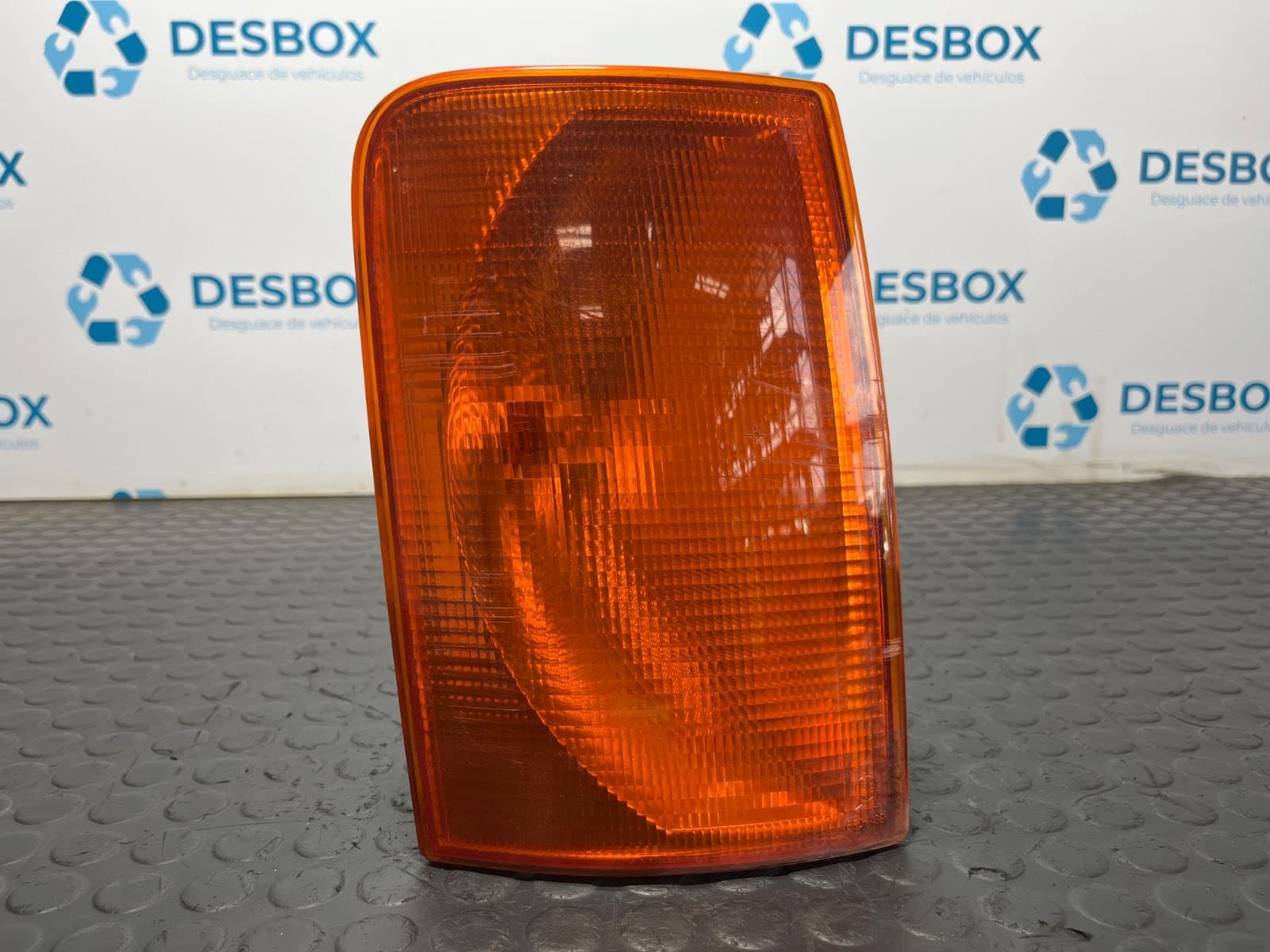 Recambio de PILOTO DELANTERO DERECHO para VOLKSWAGEN LT CAJA CERRADA / COMBI (MOD. 1997) FURGON 2.8 TDI ATA referencia OEM IAM 67733110 - BLANCO