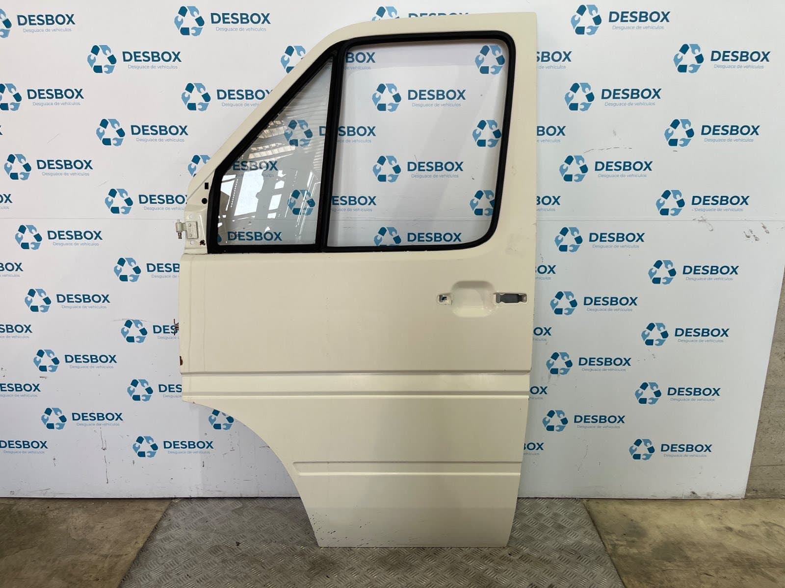 Recambio de PUERTA DELANTERA IZQUIERDA para VOLKSWAGEN LT CAJA CERRADA / COMBI (MOD. 1997) FURGON 2.8 TDI ATA - BLANCO
