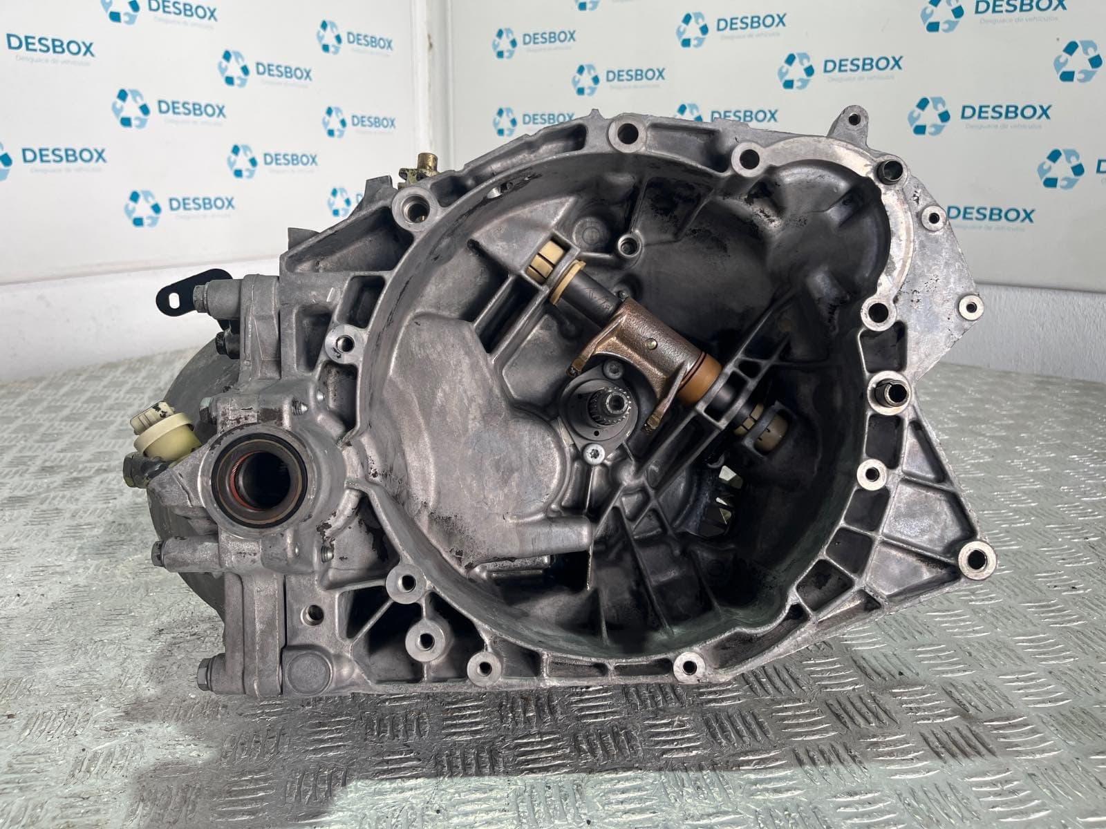 Recambio de CAJA CAMBIOS para PEUGEOT EXPERT KOMBI 1.9 TD DHX referencia OEM IAM 20LE44 - GRIS