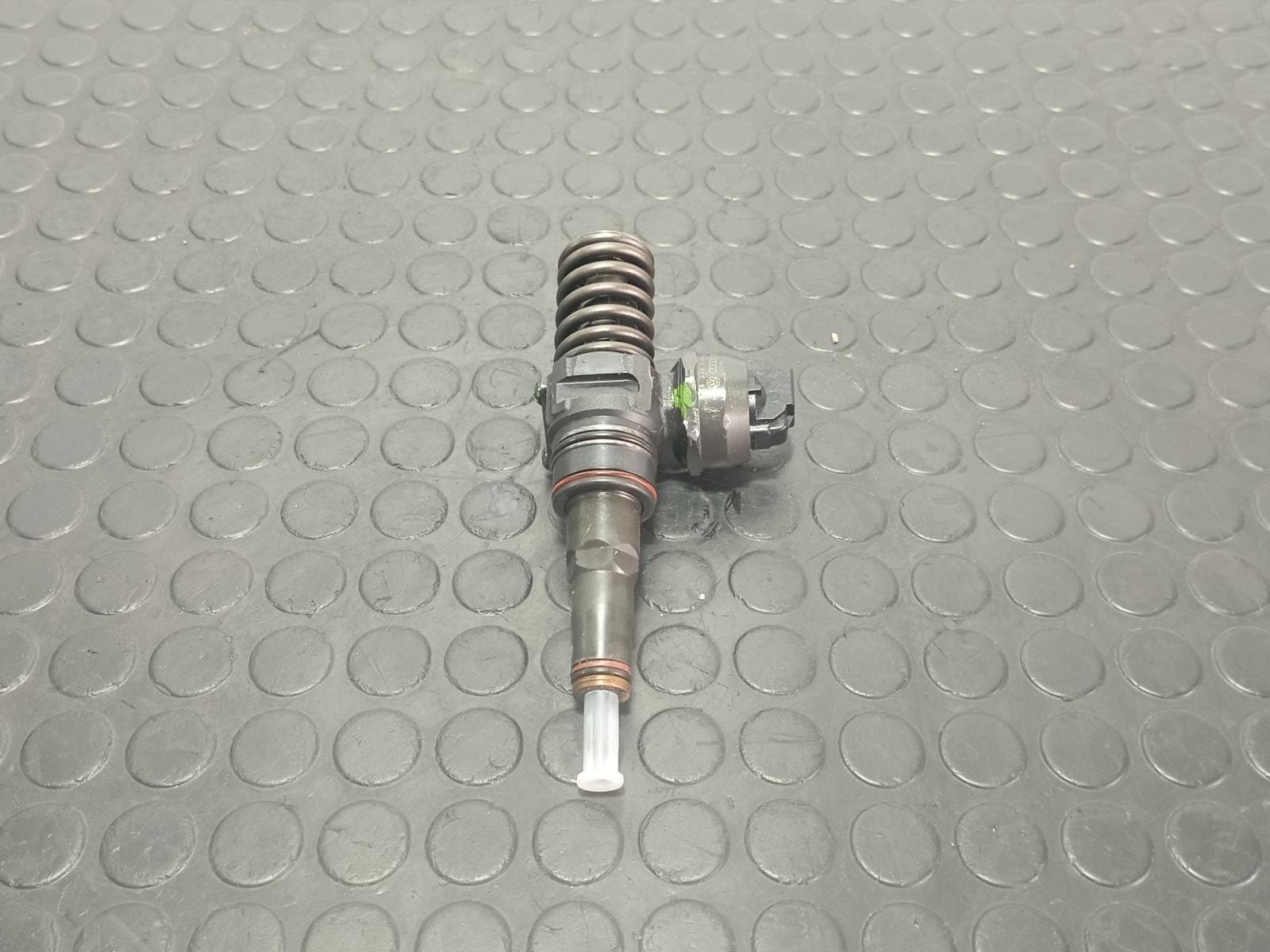 Recambio de INYECTOR para VOLKSWAGEN PASSAT BERLINA (3B2) Comfortline syncro / 4Motion AVG referencia OEM IAM 038130073AJ - BLANCO 3