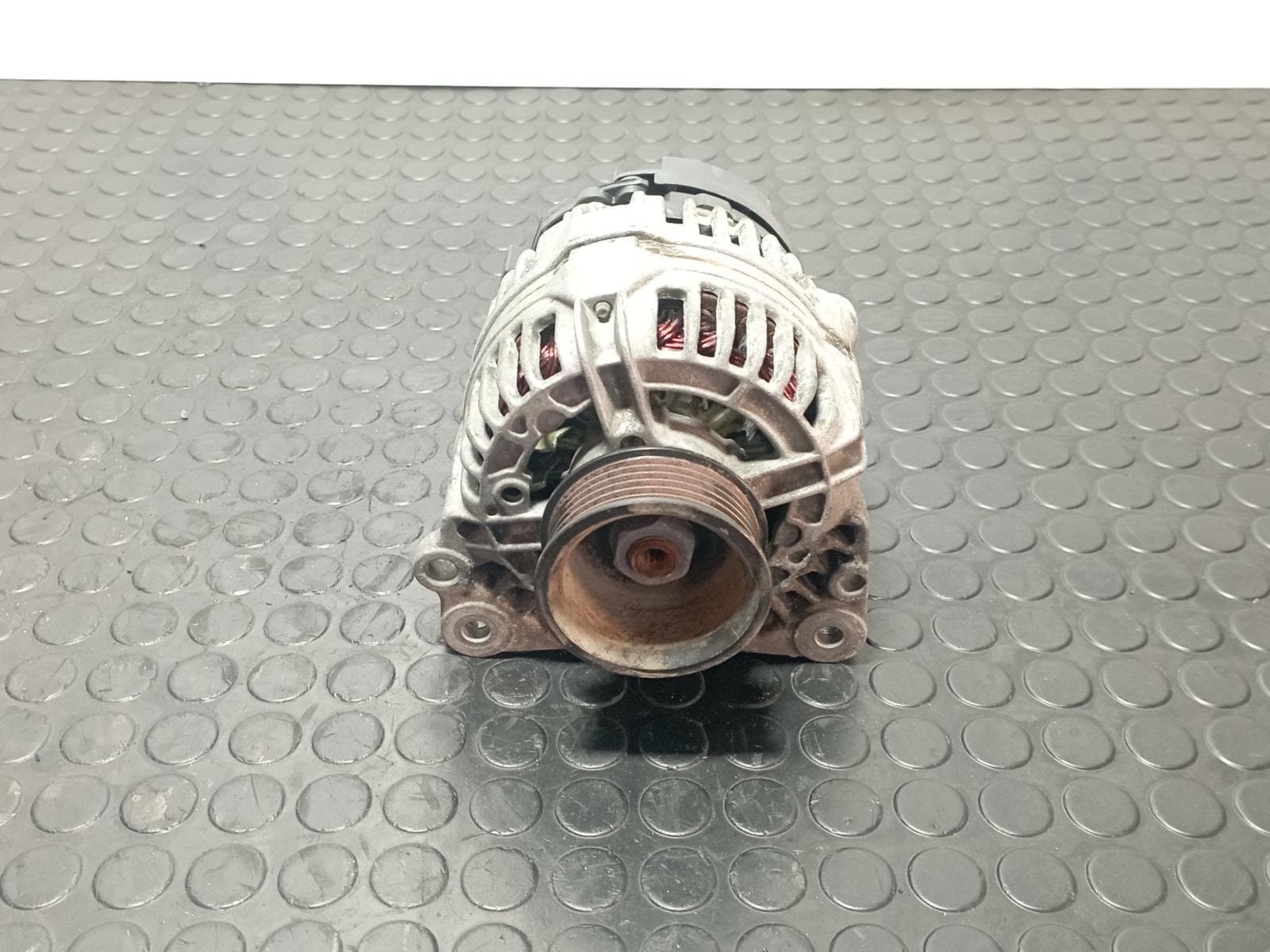 Recambio de ALTERNADOR para VOLKSWAGEN LT CAJA CERRADA / COMBI (MOD. 1997) FURGON 2.8 TDI ATA referencia OEM IAM 074903025M - BLANCO