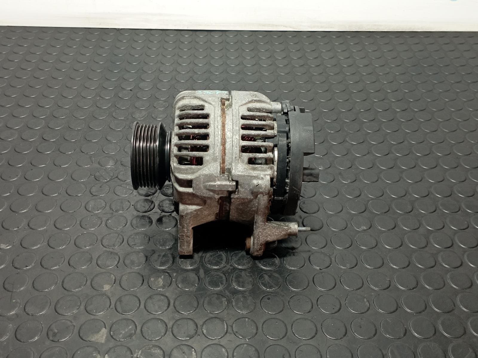 Recambio de ALTERNADOR para VOLKSWAGEN LT CAJA CERRADA / COMBI (MOD. 1997) FURGON 2.8 TDI ATA referencia OEM IAM 074903025M - BLANCO 2