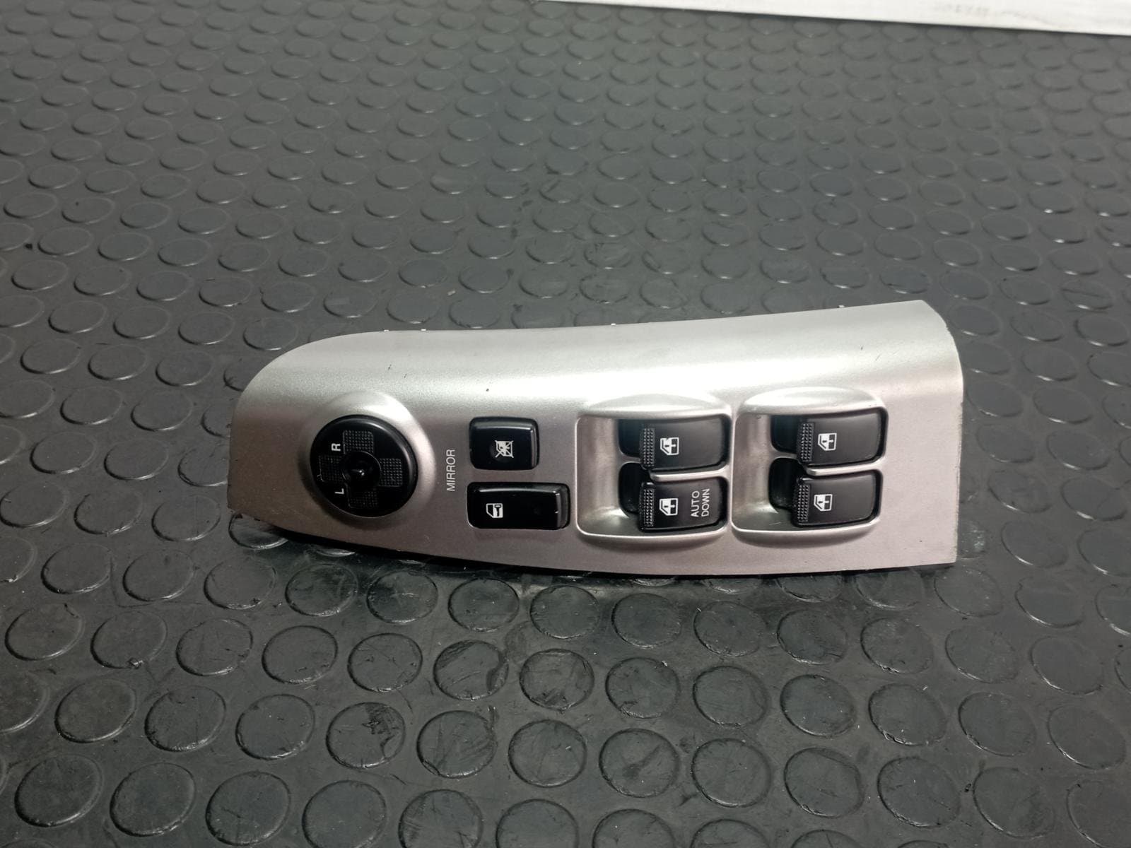 Recambio de MANDO ELEVALUNAS DELANTERO IZQUIERDO para KIA SPORTAGE Active 4X4 D4EAV referencia OEM IAM  4834931110 - NEGRO