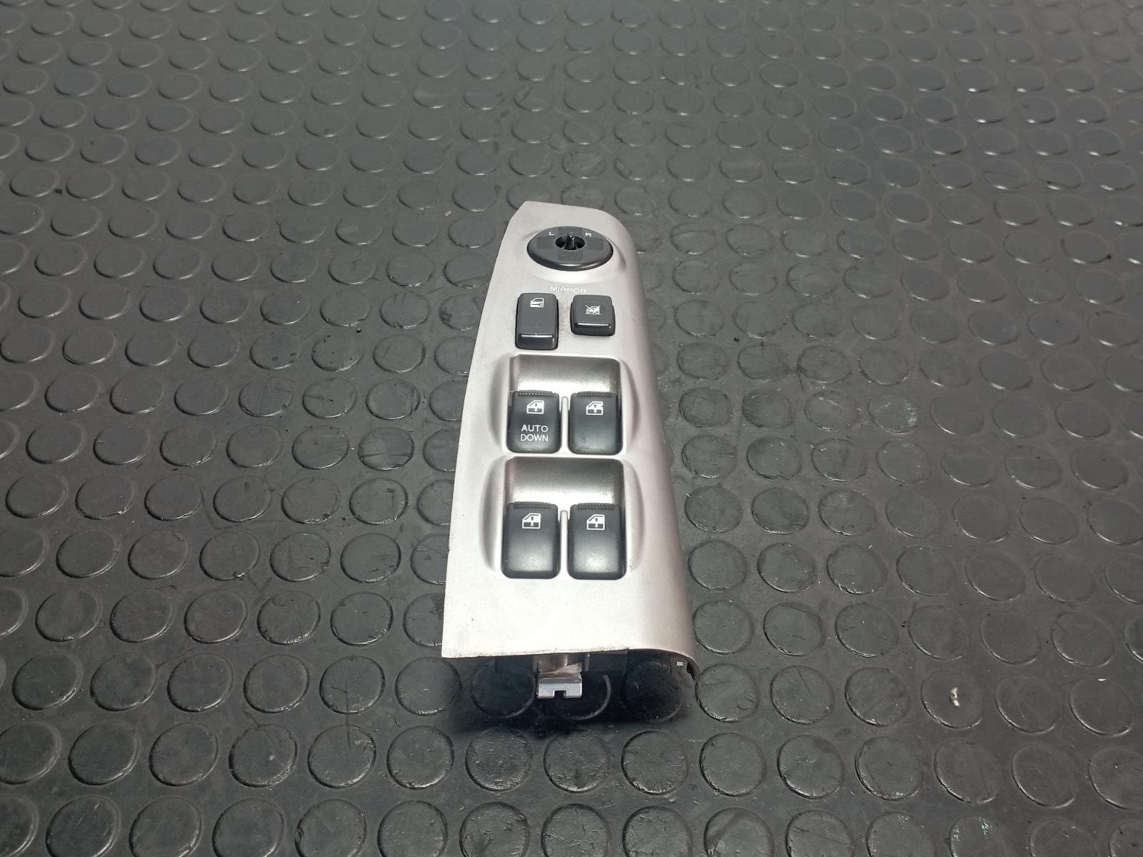 Recambio de MANDO ELEVALUNAS DELANTERO IZQUIERDO para KIA SPORTAGE Active 4X4 D4EAV referencia OEM IAM  4834931110 - NEGRO 5