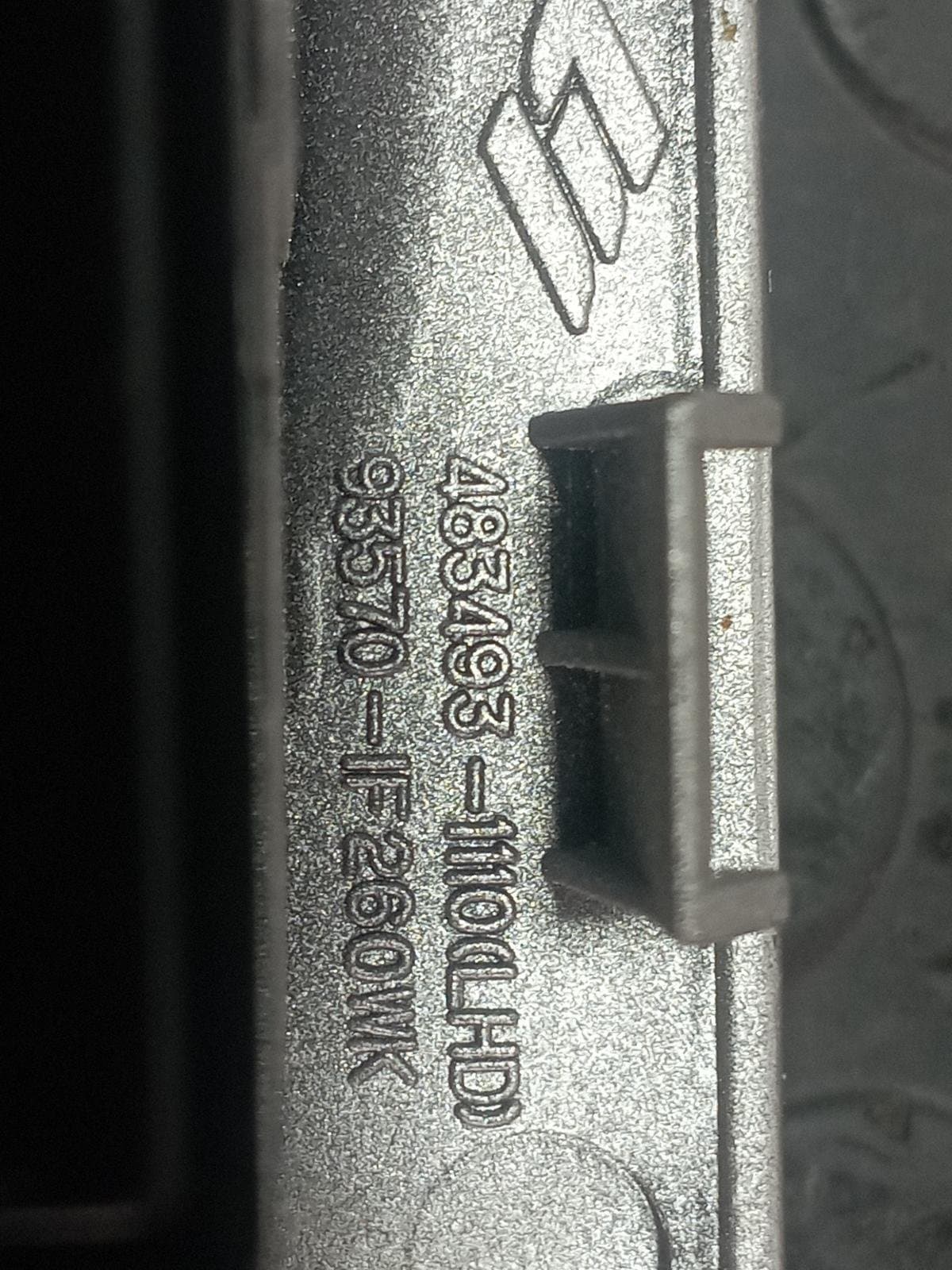 Recambio de MANDO ELEVALUNAS DELANTERO IZQUIERDO para KIA SPORTAGE Active 4X4 D4EAV referencia OEM IAM  4834931110 - NEGRO 4