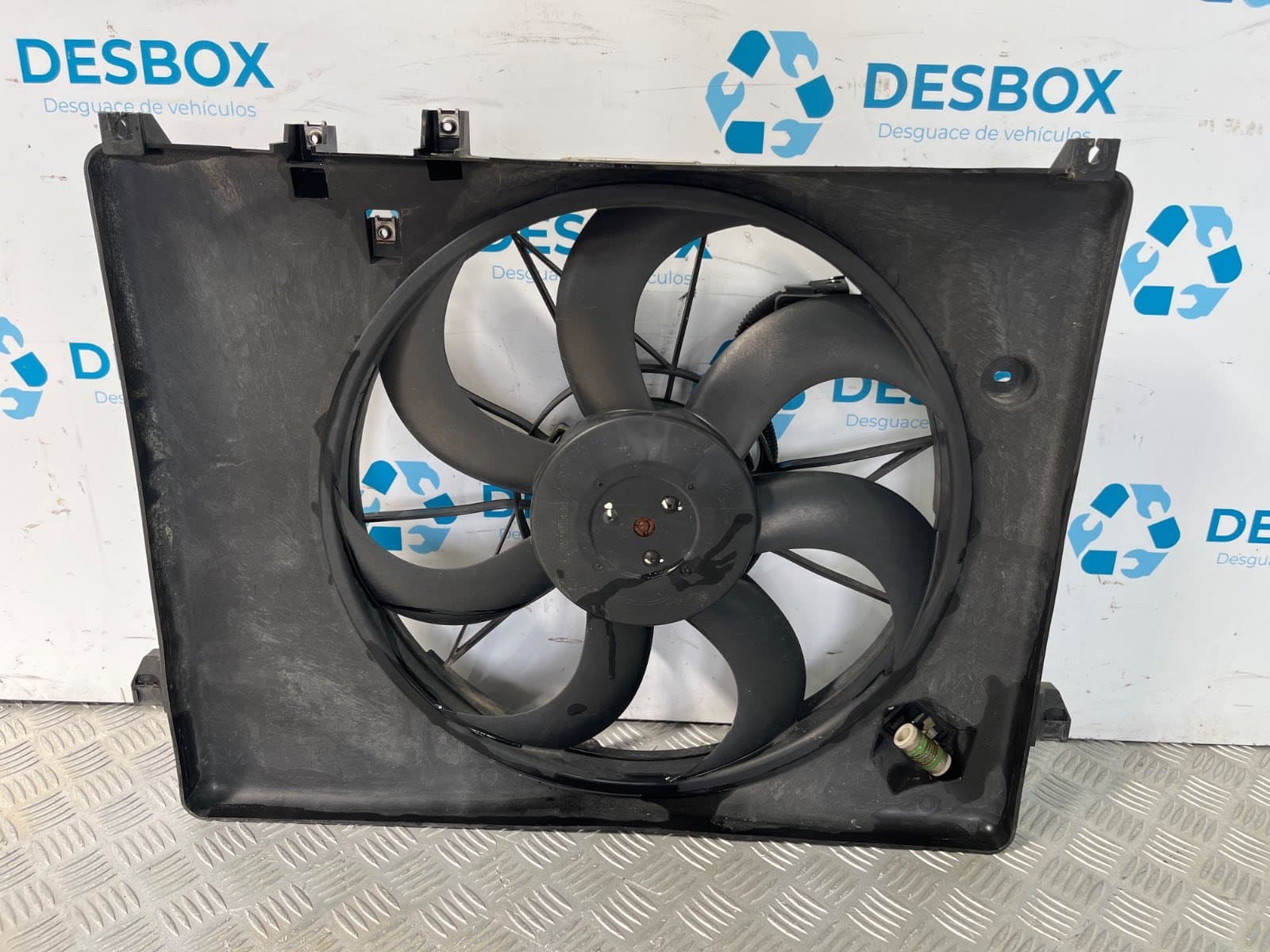 Recambio de ELECTROVENTILADOR para KIA CARENS  1.6 CRDI D4FB referencia OEM IAM 253801DXXX - NEGRO 3
