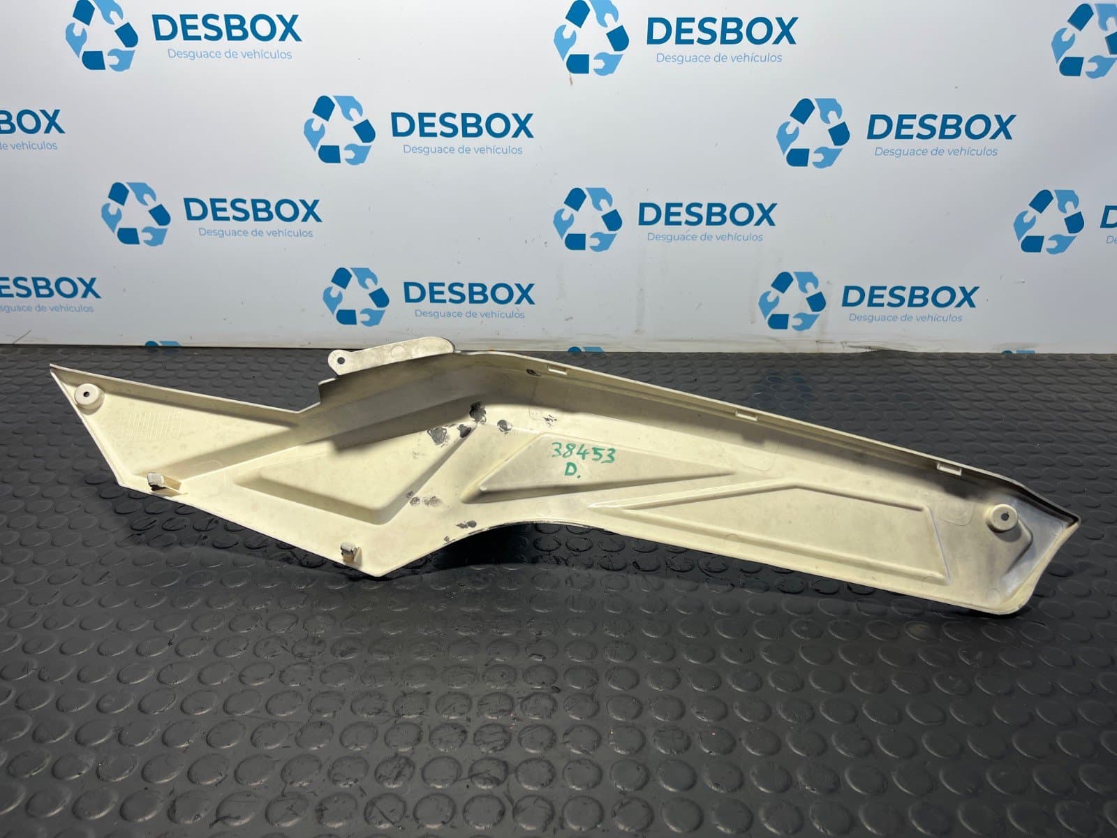 Recambio de MOLDURA para WOTTAN STORM SY125T 1P52QMI - BLANCO 2