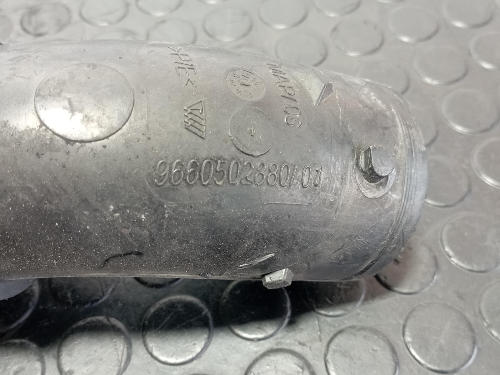 Recambio de TUBO ASPIRACION ADMISION para CITROEN BERLINGO STATION WAGON 1.6 HDI 9HX referencia OEM IAM 9660502880 - GRIS 4