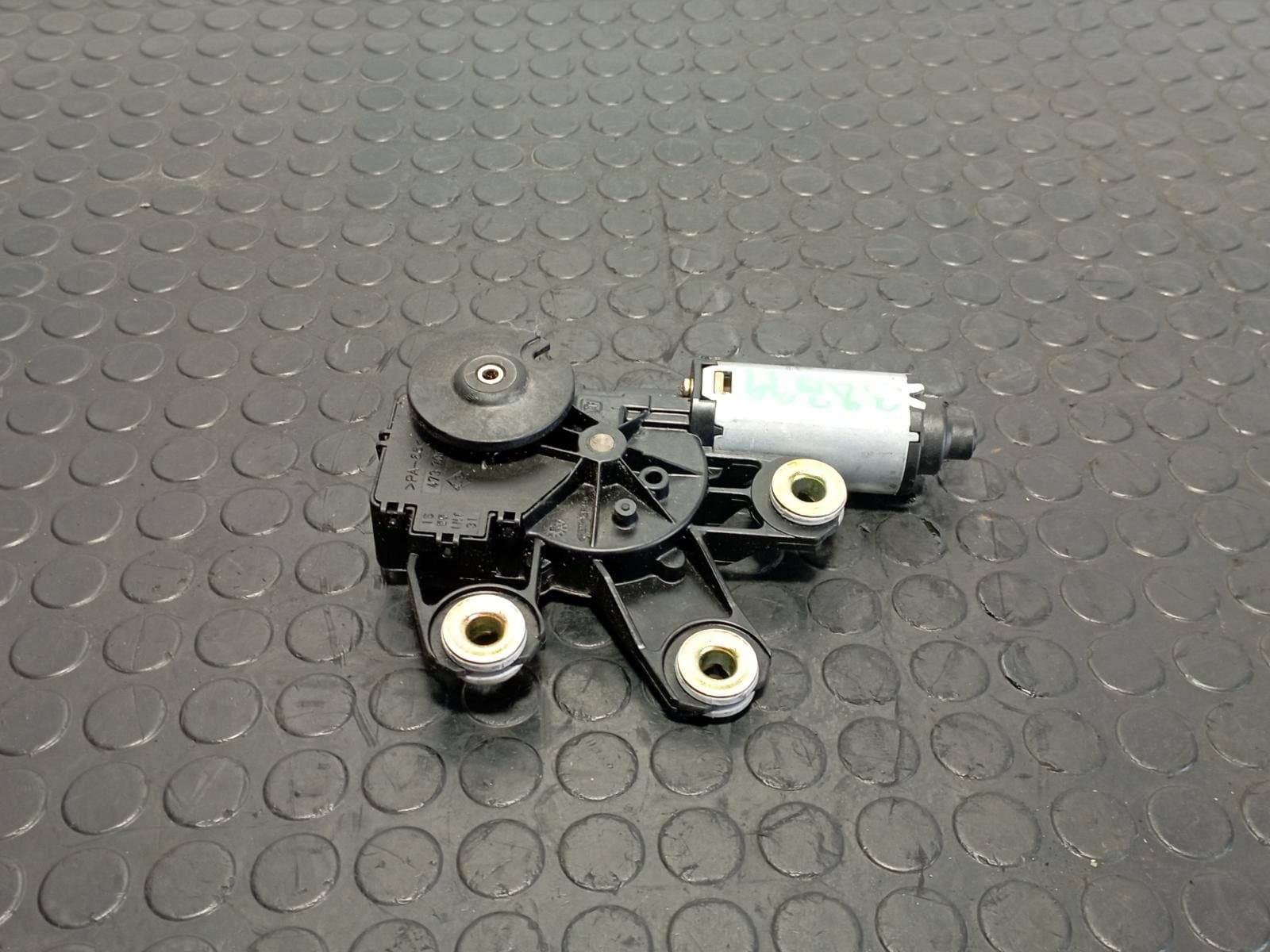 Recambio de MOTOR LIMPIA TRASERO para VOLKSWAGEN TOUAREG (7LA) 5.0 V10 AYH referencia OEM IAM 7L0955712B - NEGRO