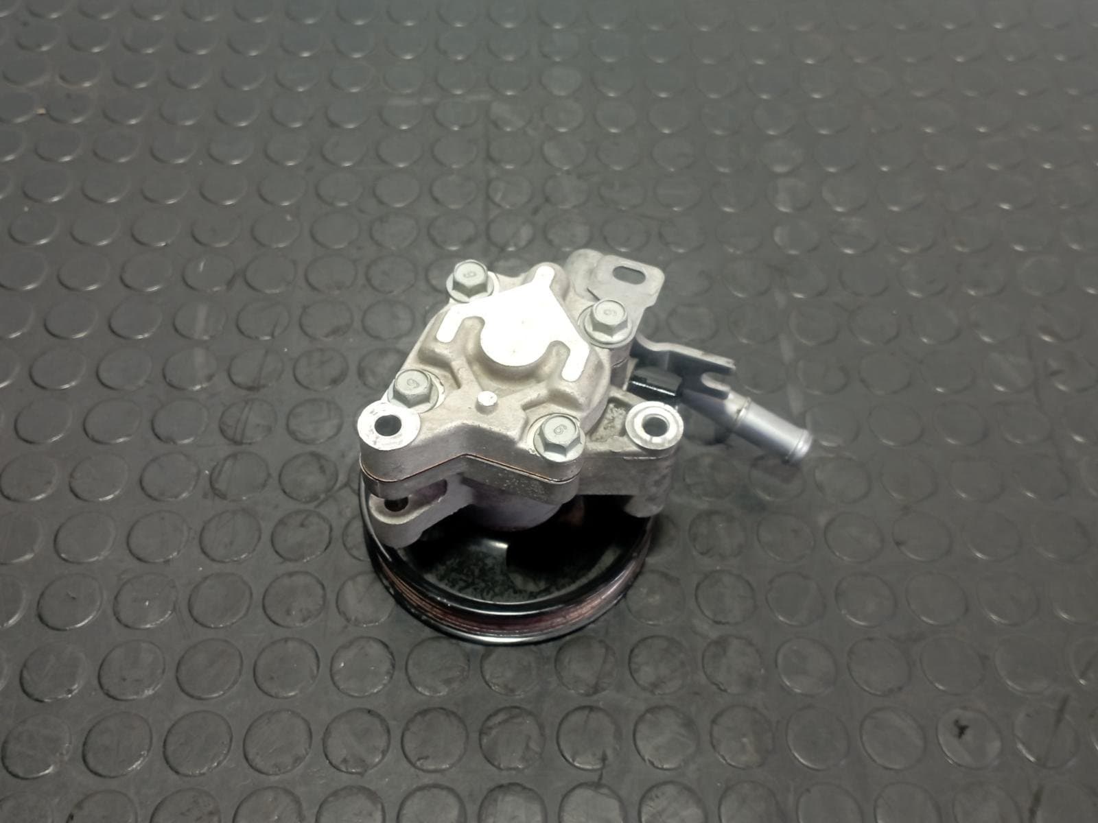 Recambio de BOMBA DIRECCION para KIA CARENS  1.6 CRDI D4FB referencia OEM IAM 0K2KC32600  - NEGRO 4