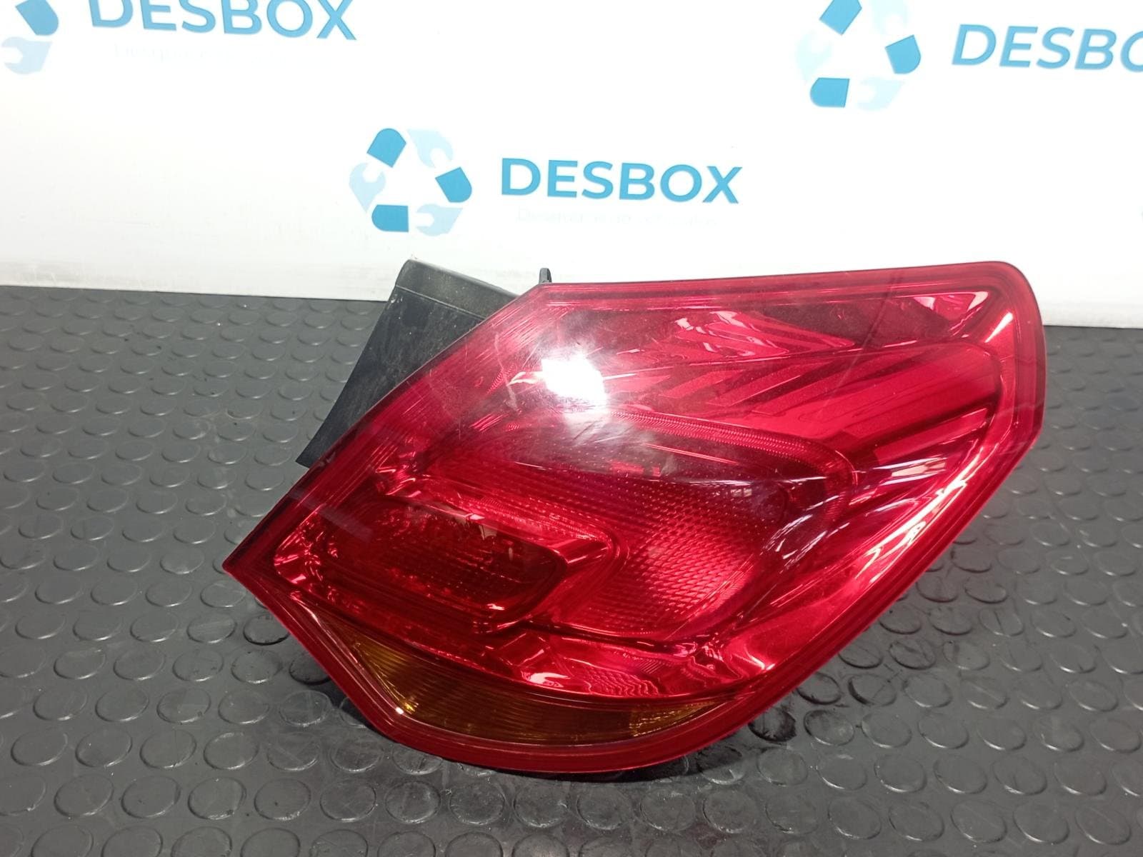 Recambio de PILOTO TRASERO DERECHO para OPEL ASTRA J LIM. * D-A17DTR referencia OEM IAM 13319948 - NEGRO