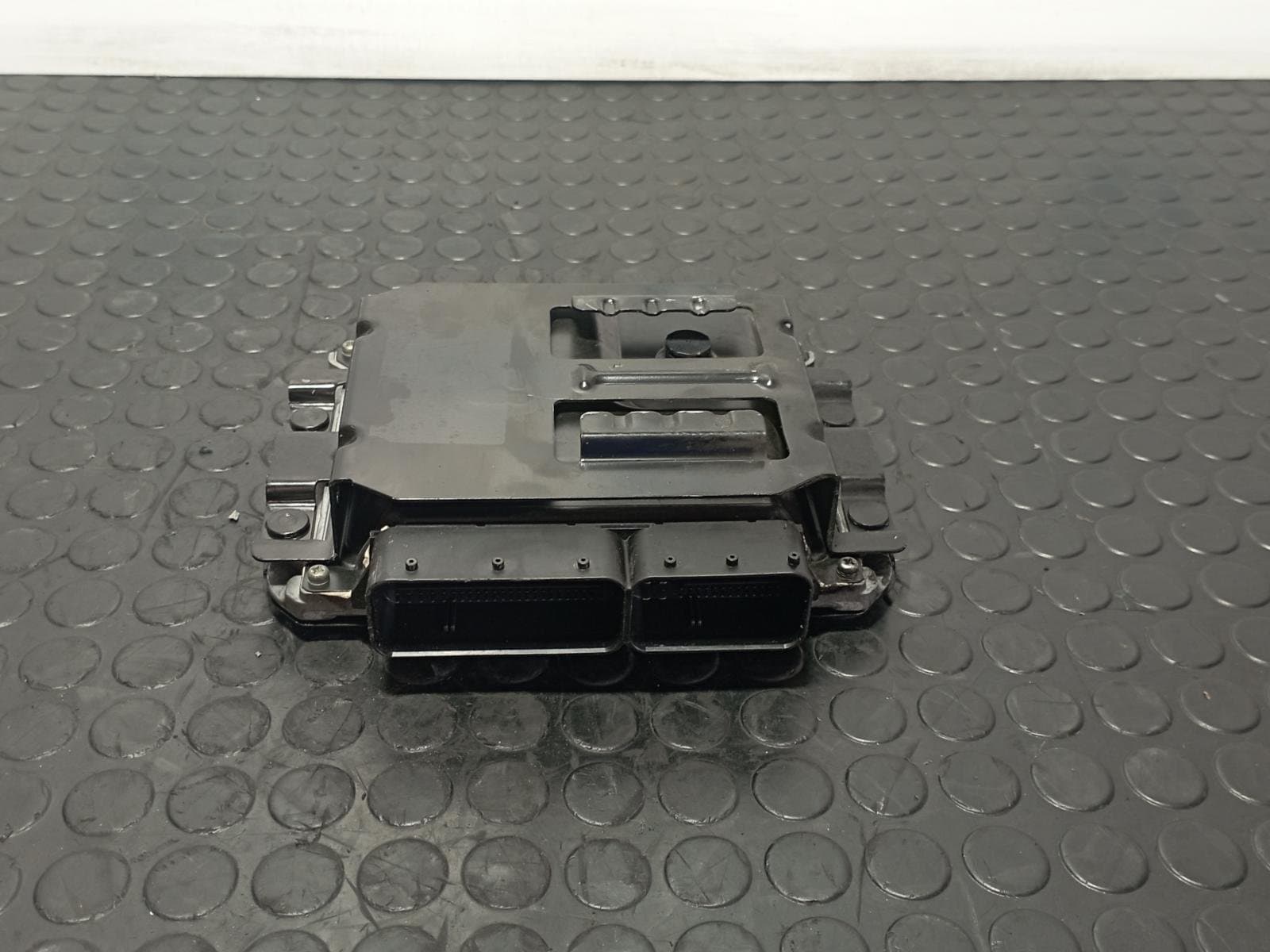 Recambio de CENTRALITA MOTOR UCE para OPEL ASTRA J LIM. * D-A17DTR referencia OEM IAM 275820955101 - NEGRO