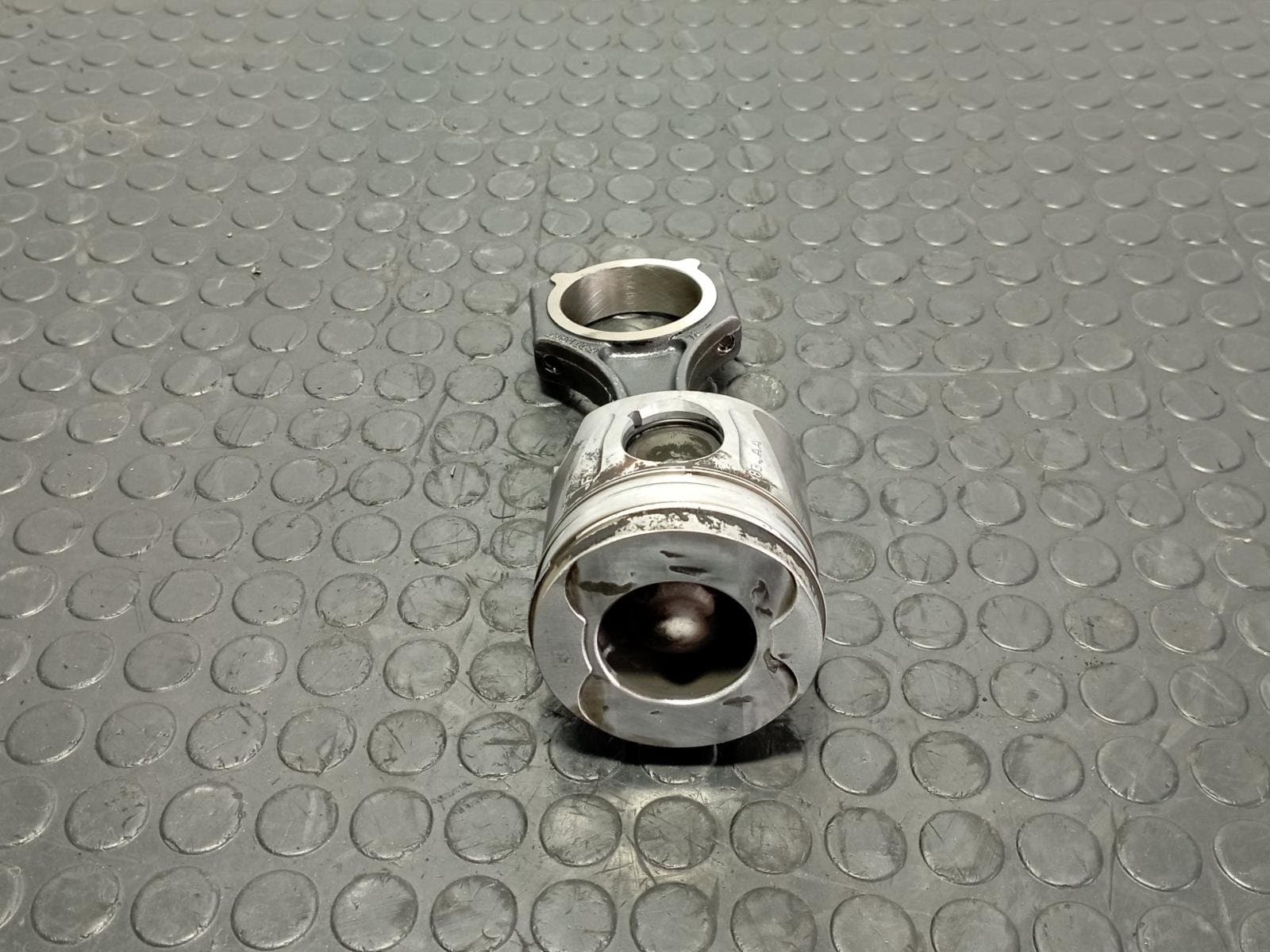 Recambio de PISTON para MERCEDES-BENZ CLASE A (W176) 2.2 651930 referencia OEM IAM 834AA - BLANCO