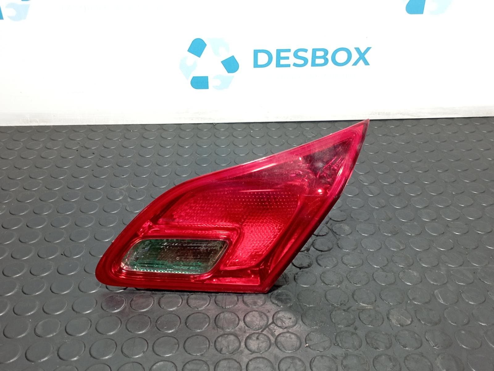 Recambio de PILOTO PORTON DERECHO para OPEL ASTRA J LIM. * D-A17DTR referencia OEM IAM 13306456 - NEGRO