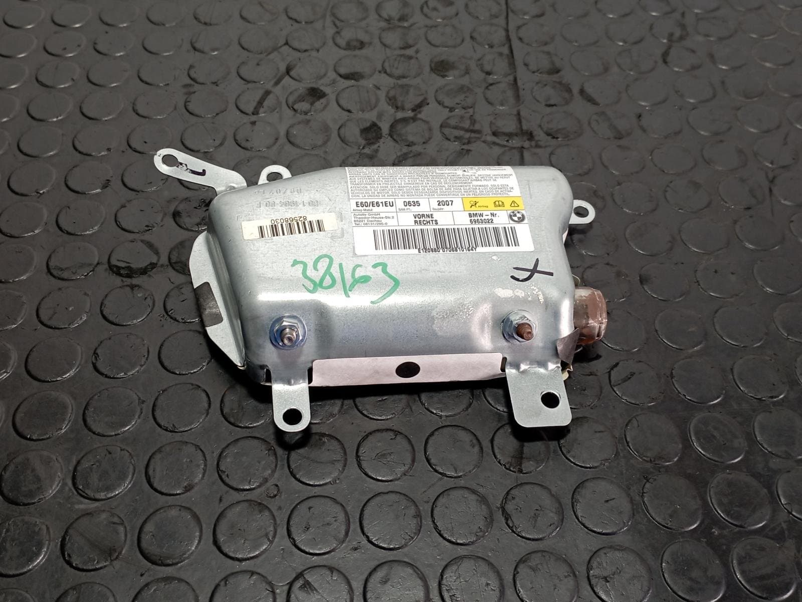 Recambio de AIRBAG LATERAL DELANTERO DERECHO para BMW SERIE 5 BERLINA (E60) 523 I N53B25A referencia OEM IAM 6963022 - NEGRO